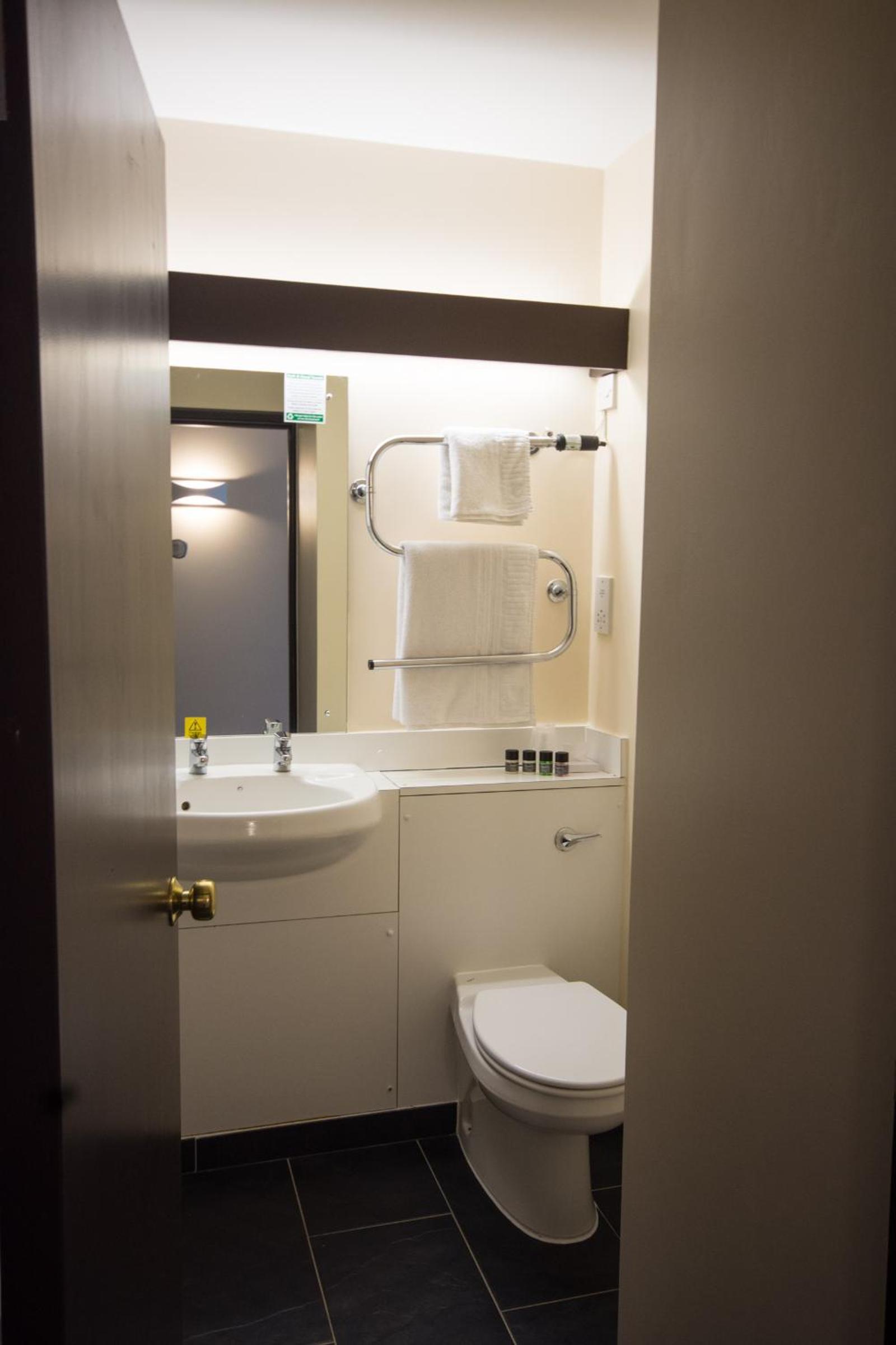 Double Room - Photo 5