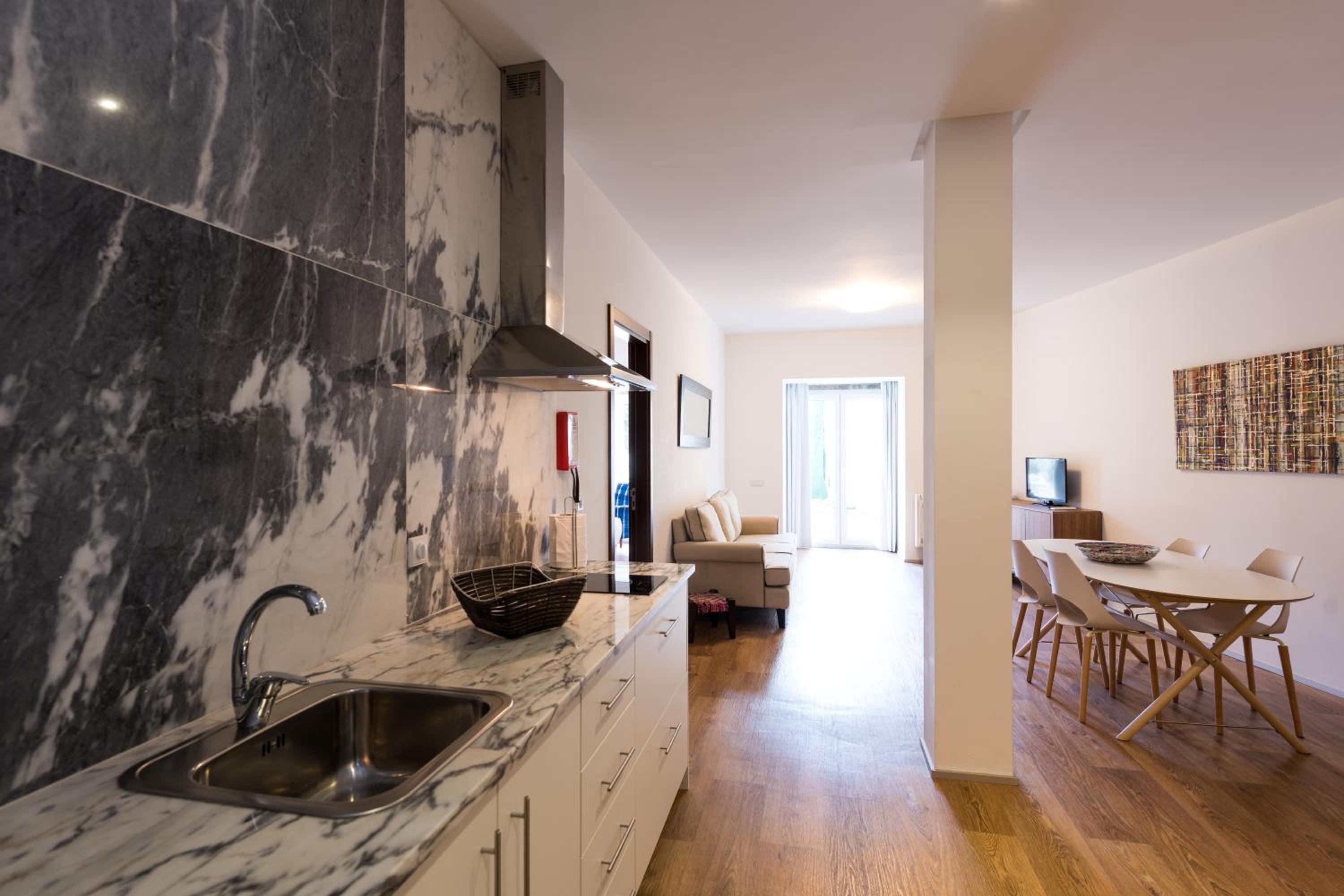 Two-Bedroom Apartment with Garden photo 2
