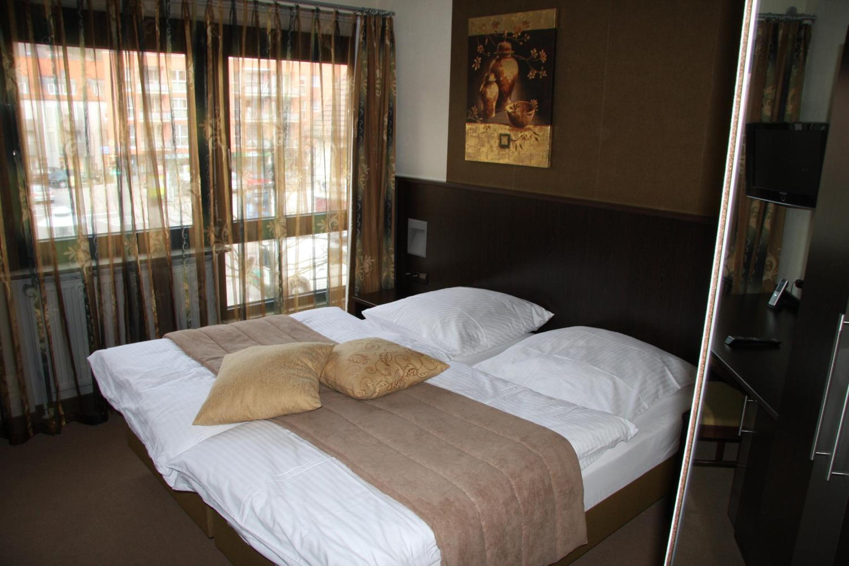 Standard Double Room - Photo 2