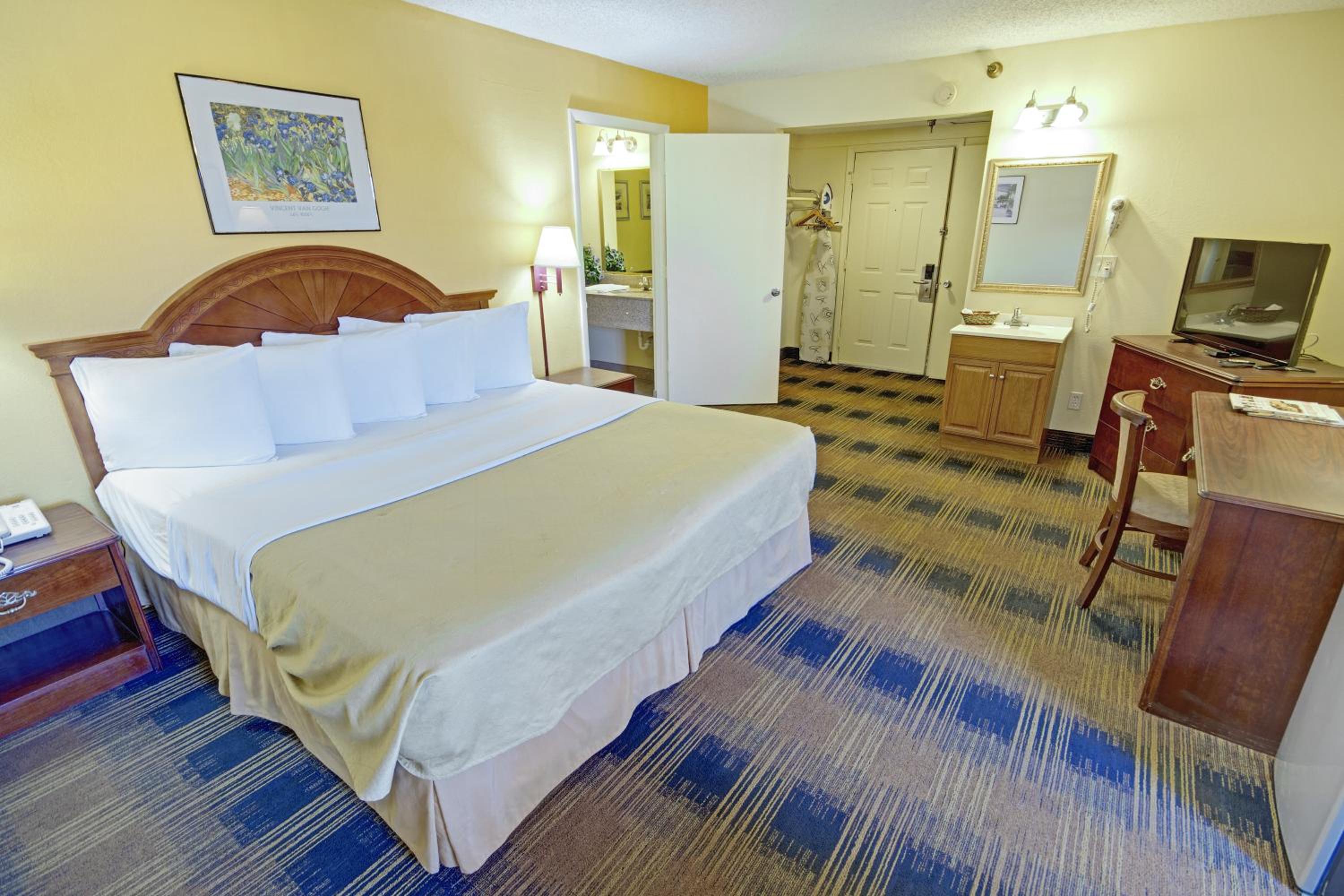 King Suite with Spa Bath - Non-Smoking photo 1