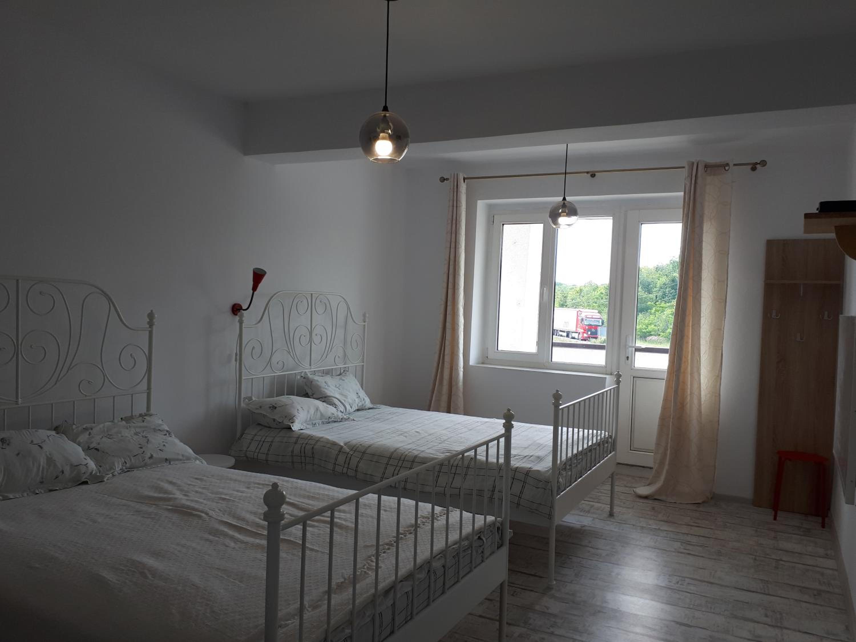 Family Room - Photo 6