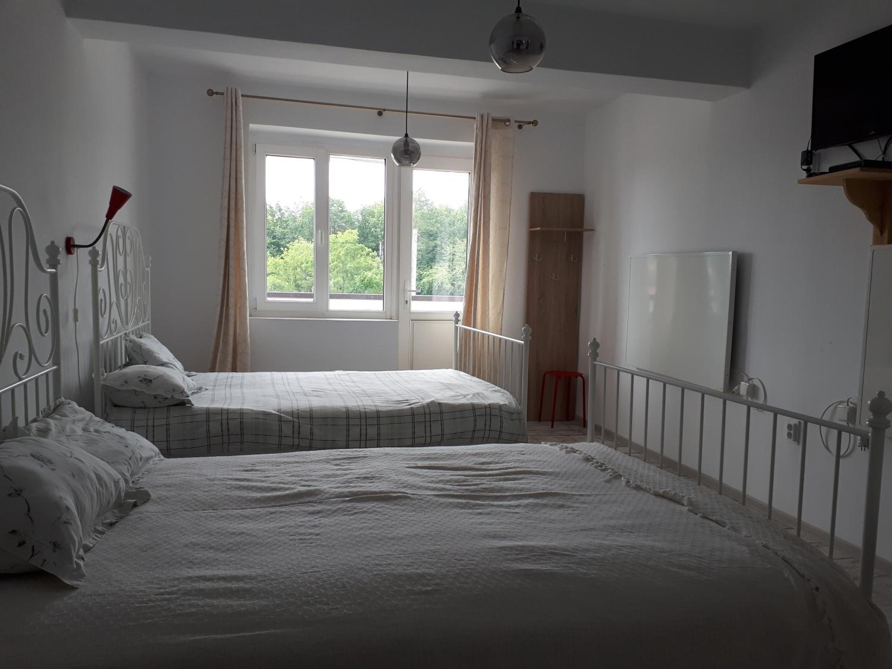Family Room - Photo 5