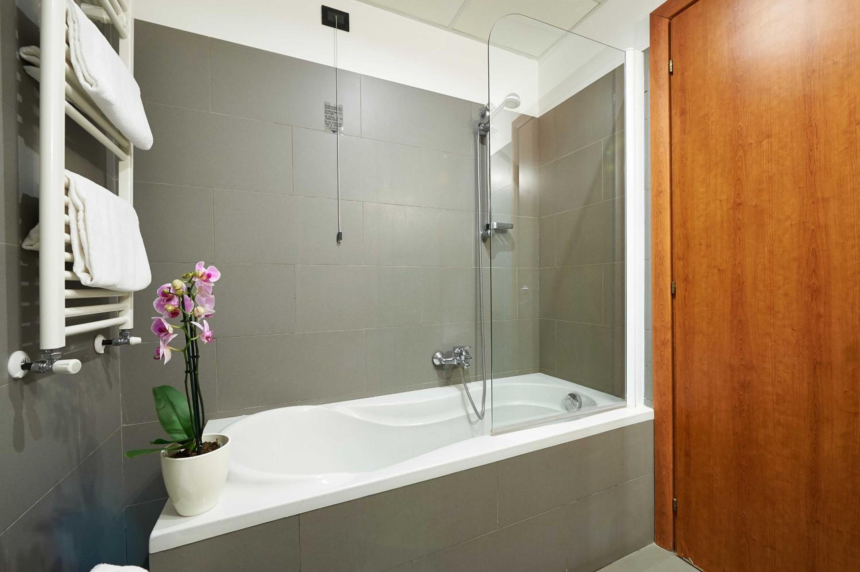 Executive Double or Twin Room - Photo 11