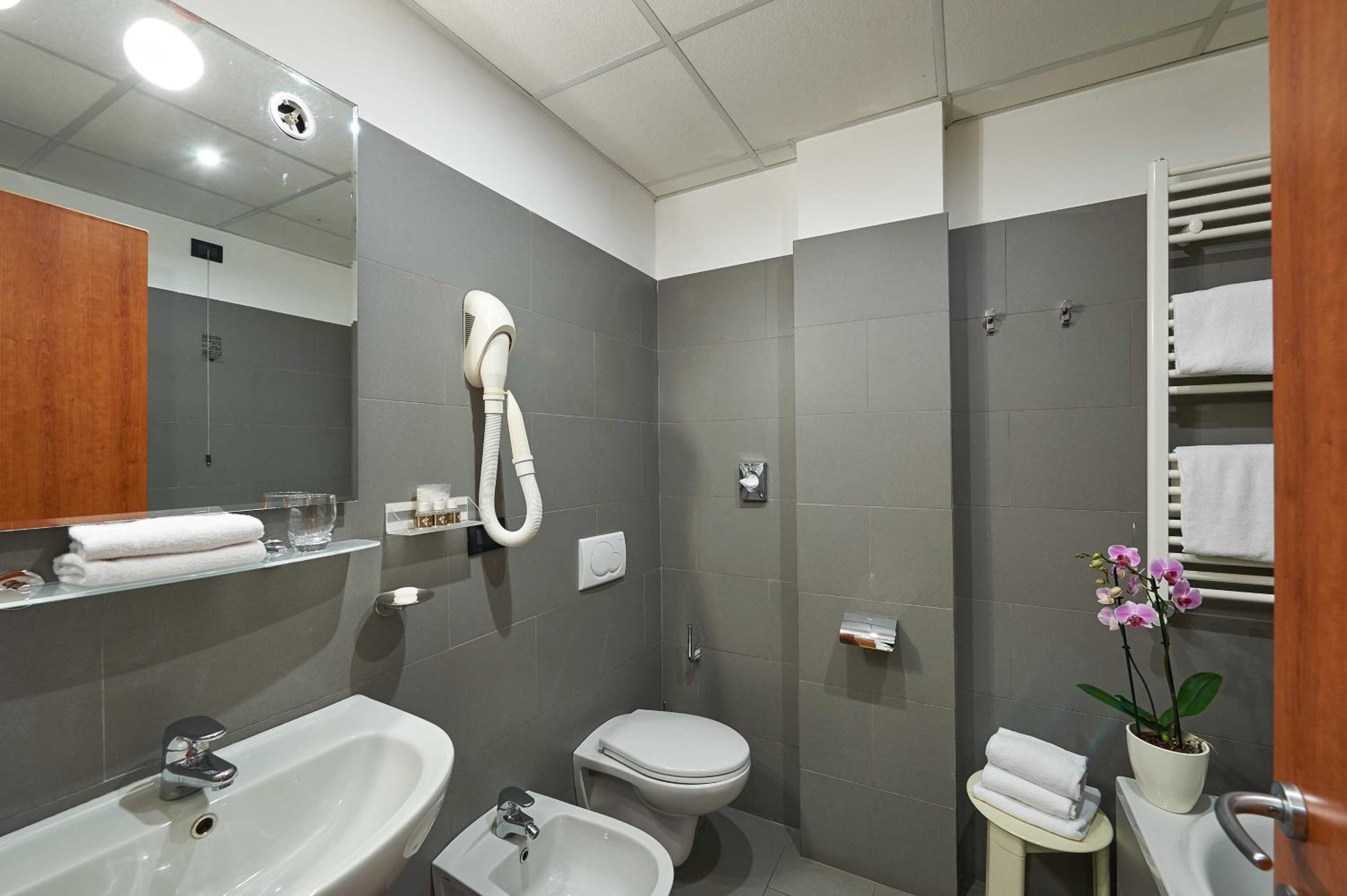 Executive Double or Twin Room - Photo 10
