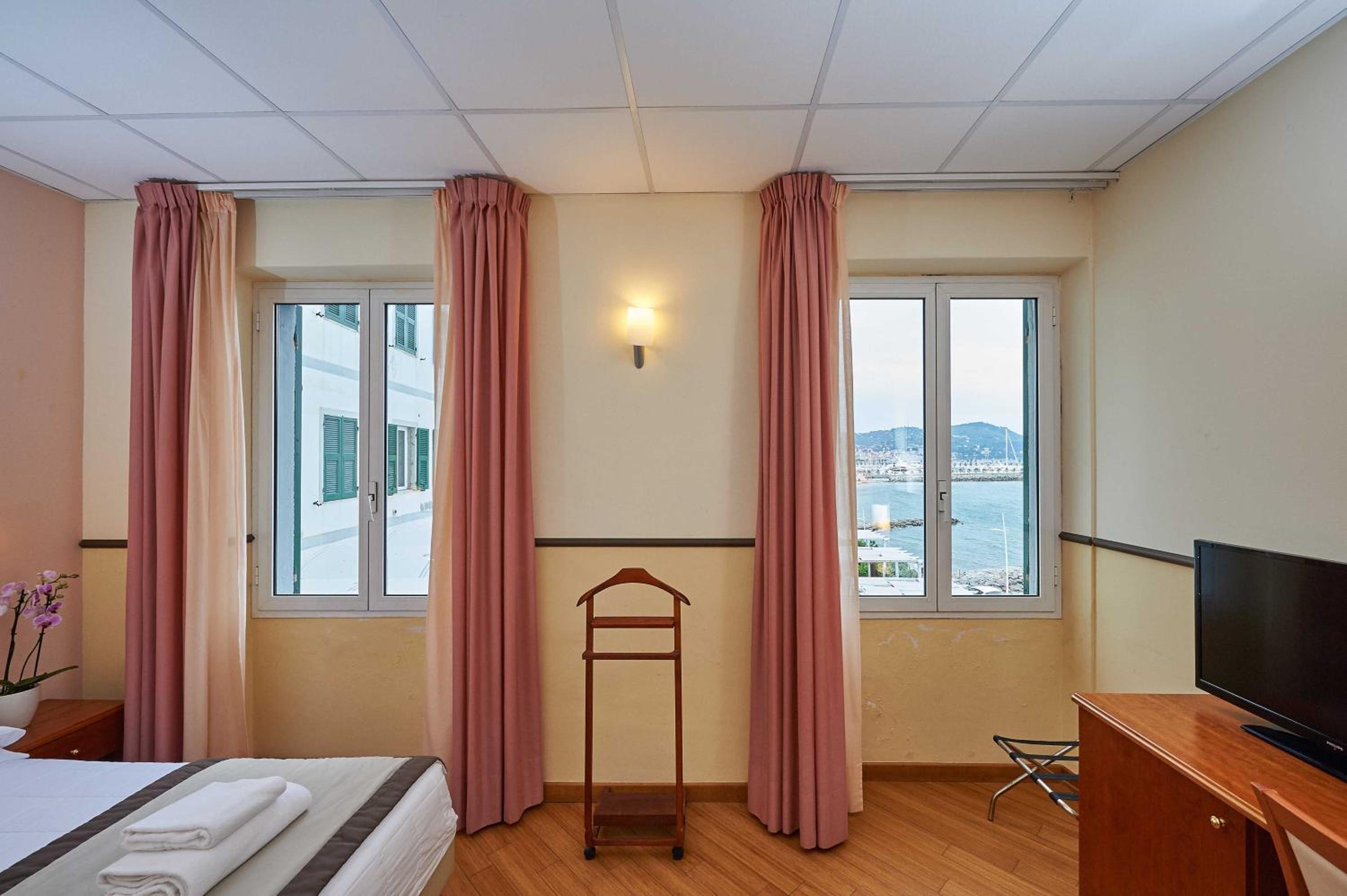 Executive Double or Twin Room - Photo 9