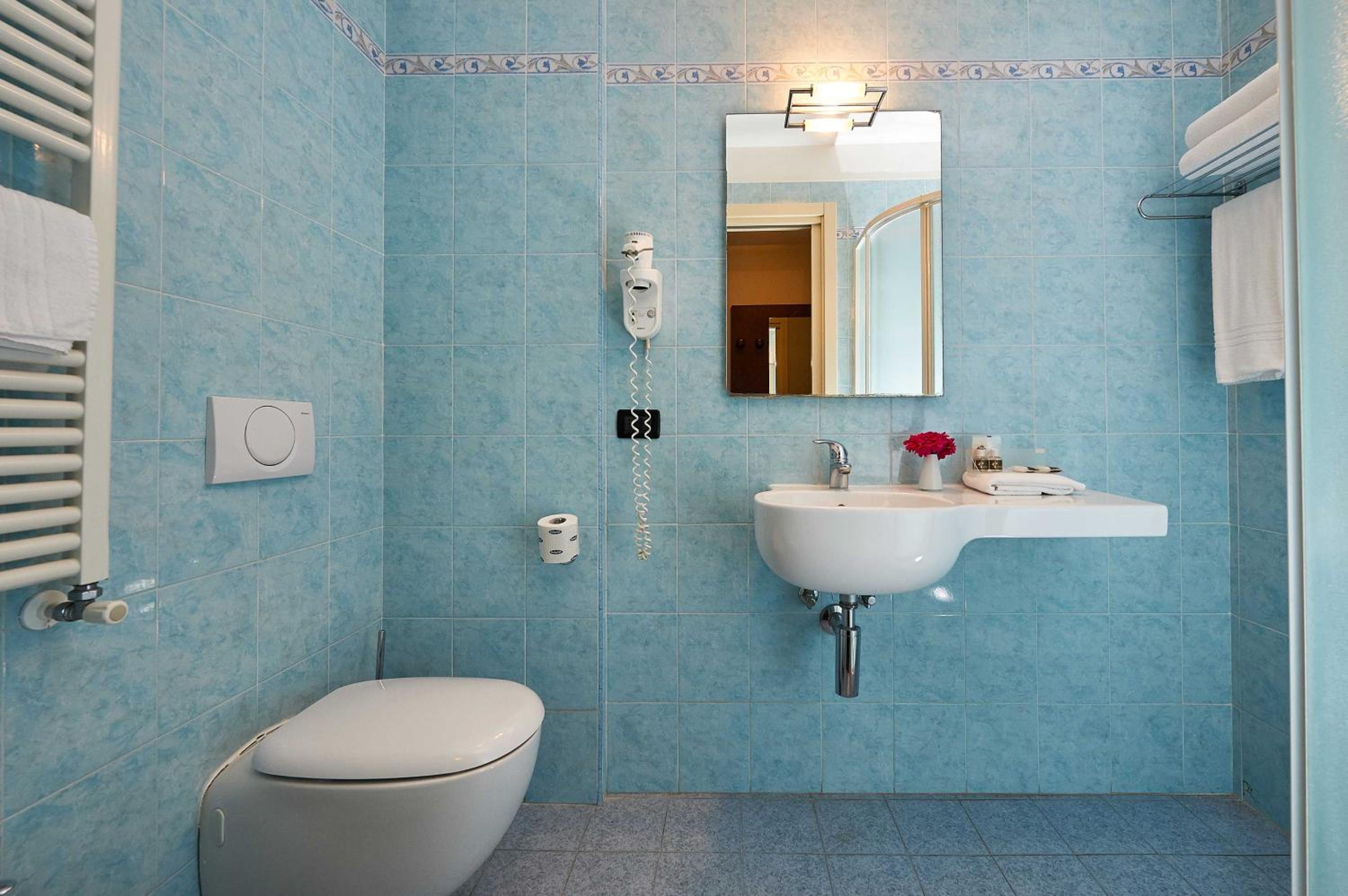 Standard Double or Twin Room - Photo 2