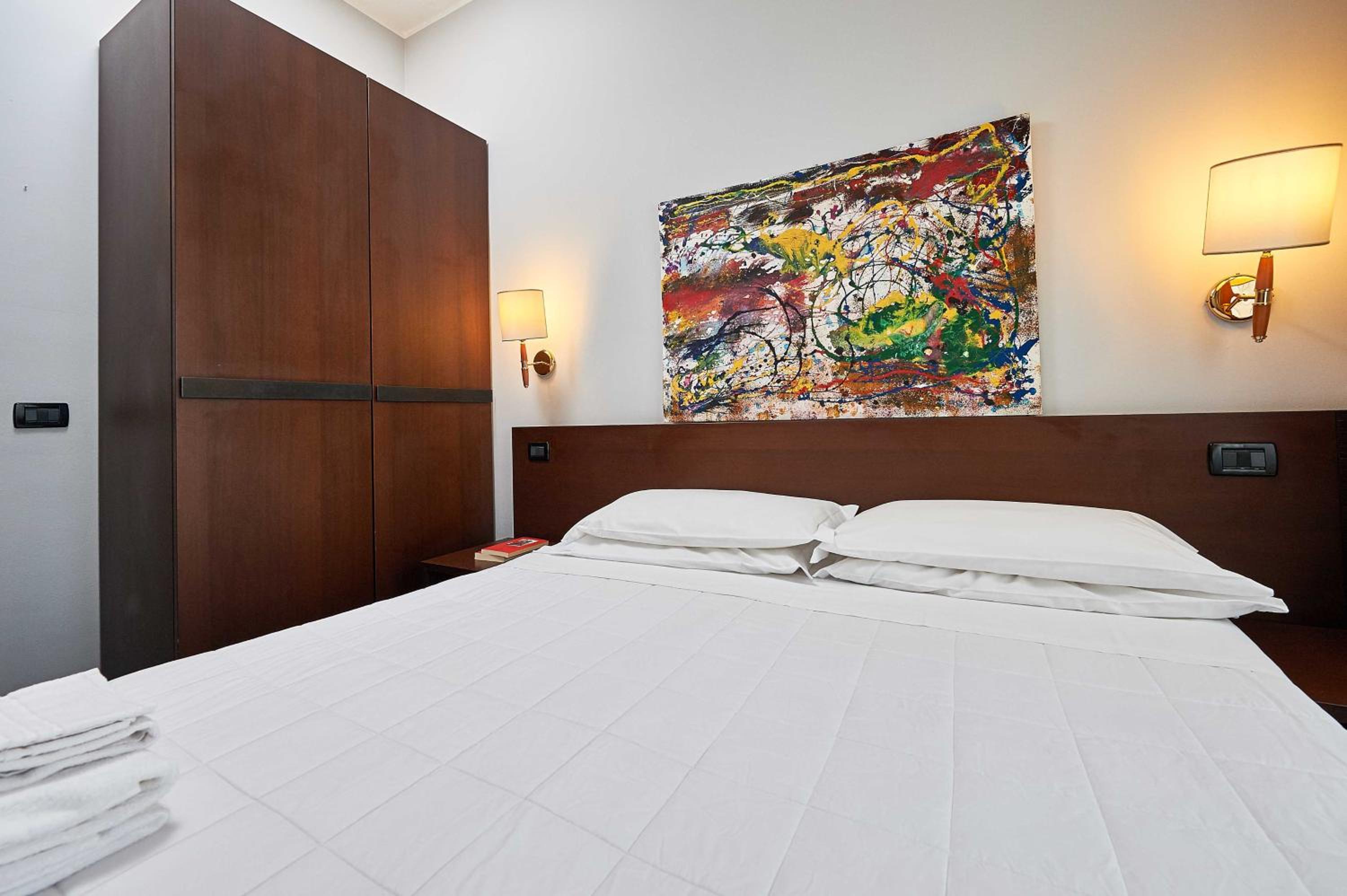 Standard Double or Twin Room - Photo 6