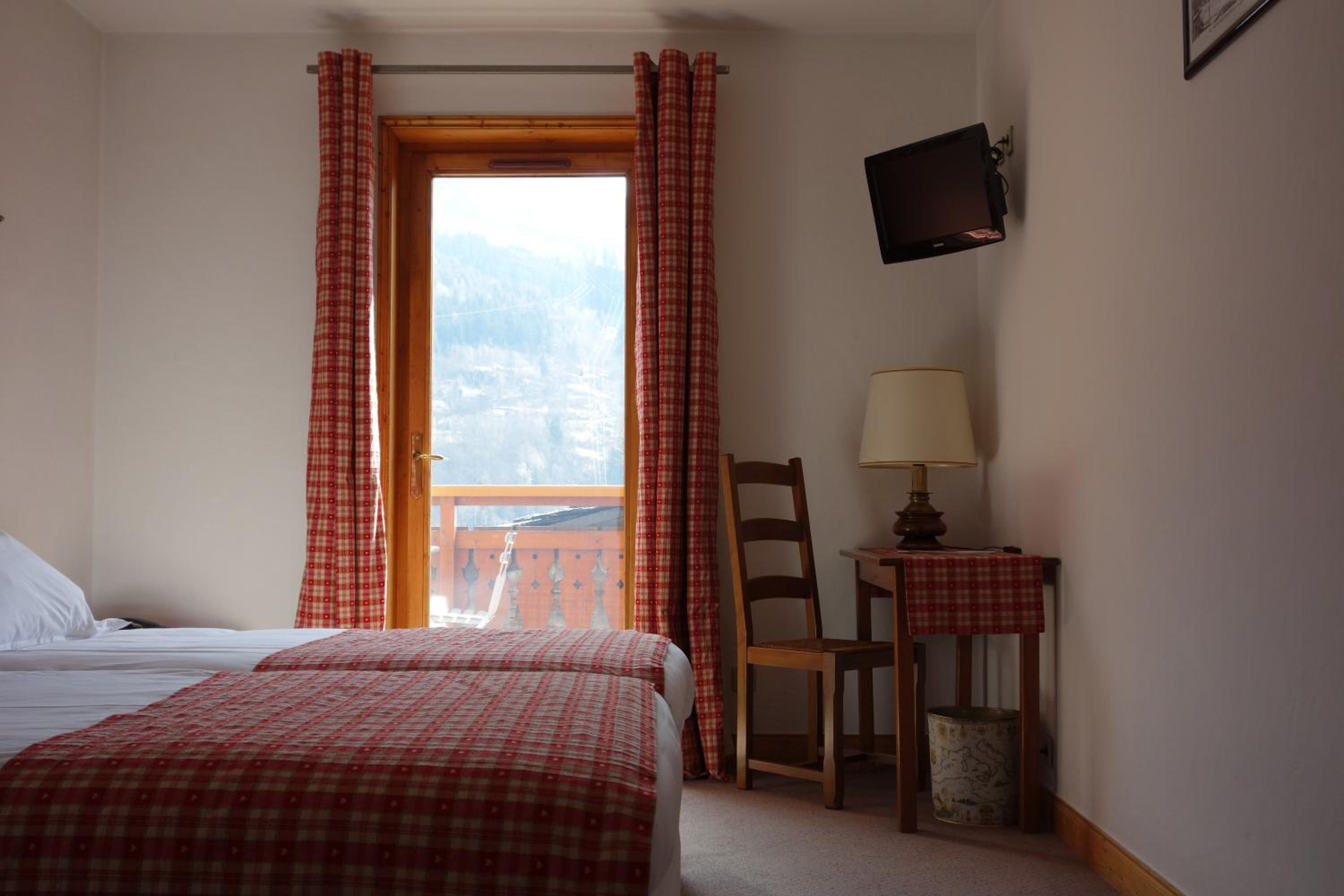 Twin Room with Balcony and Mountain View photo 3