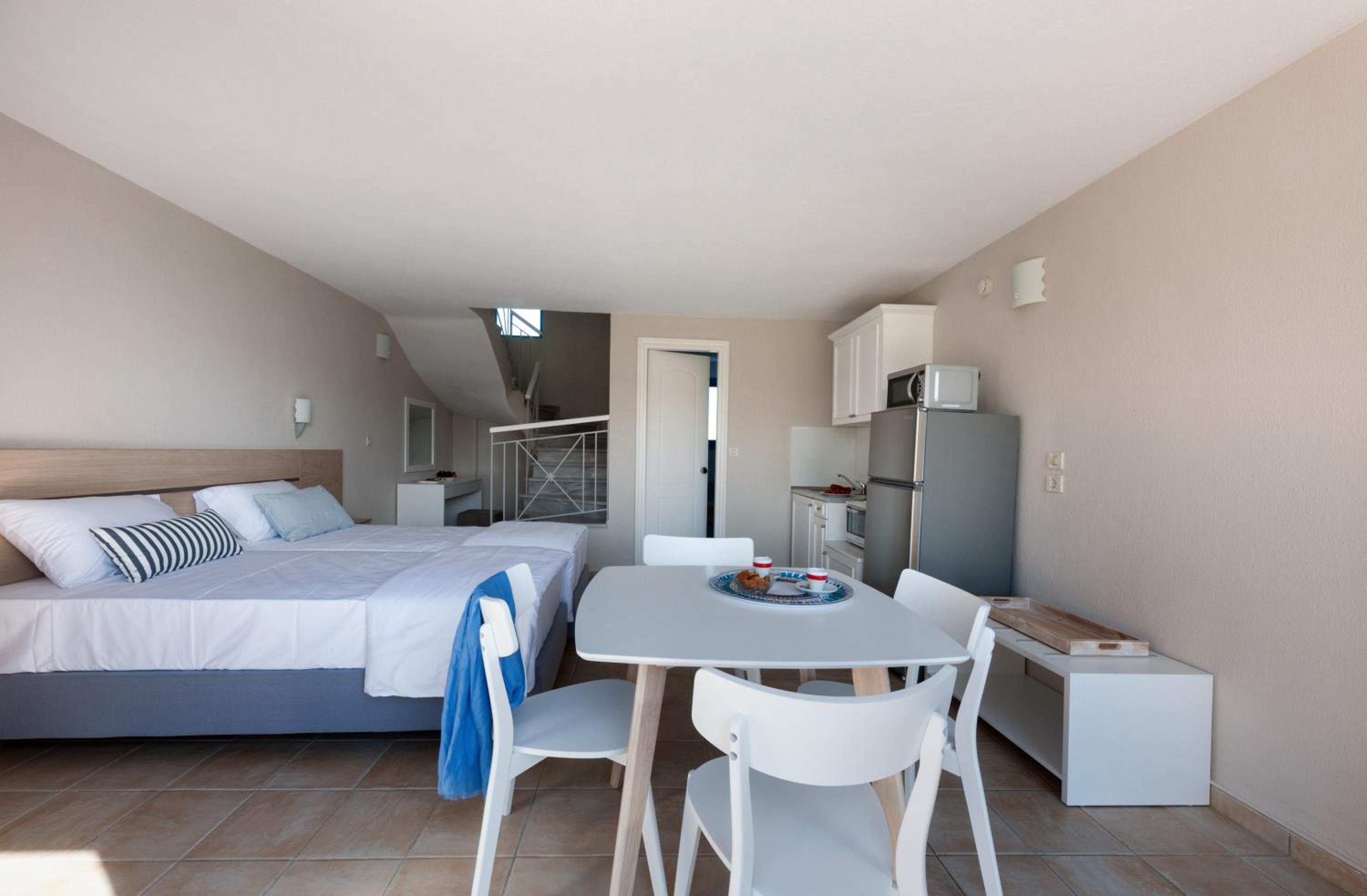 Deluxe Maisonette with Partial Sea View photo 2