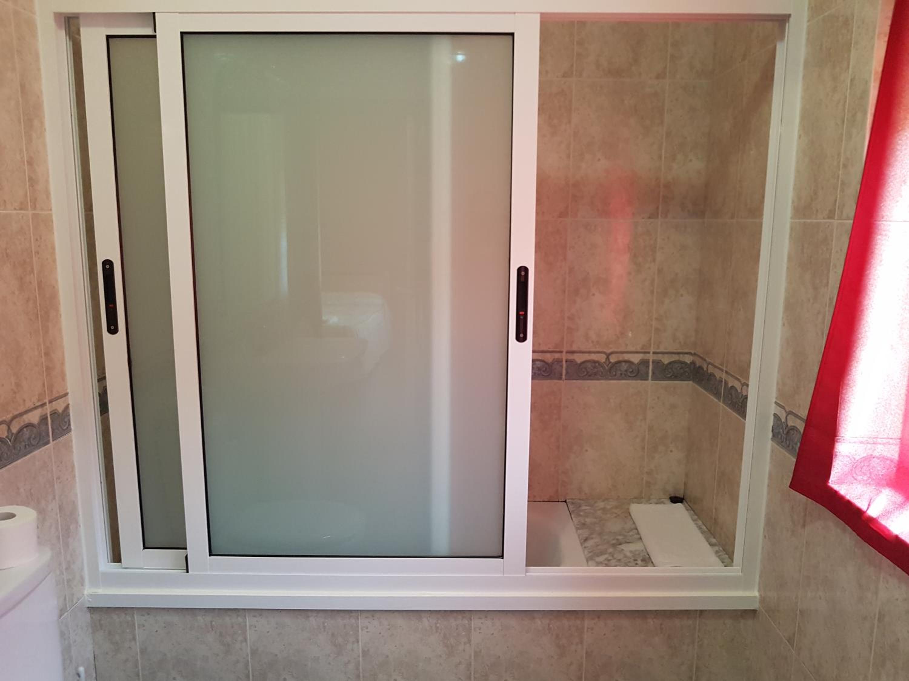 Twin Room with Private Bathroom - Photo 2