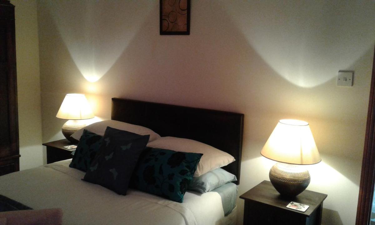 Double Room with Shared Bathroom photo 3