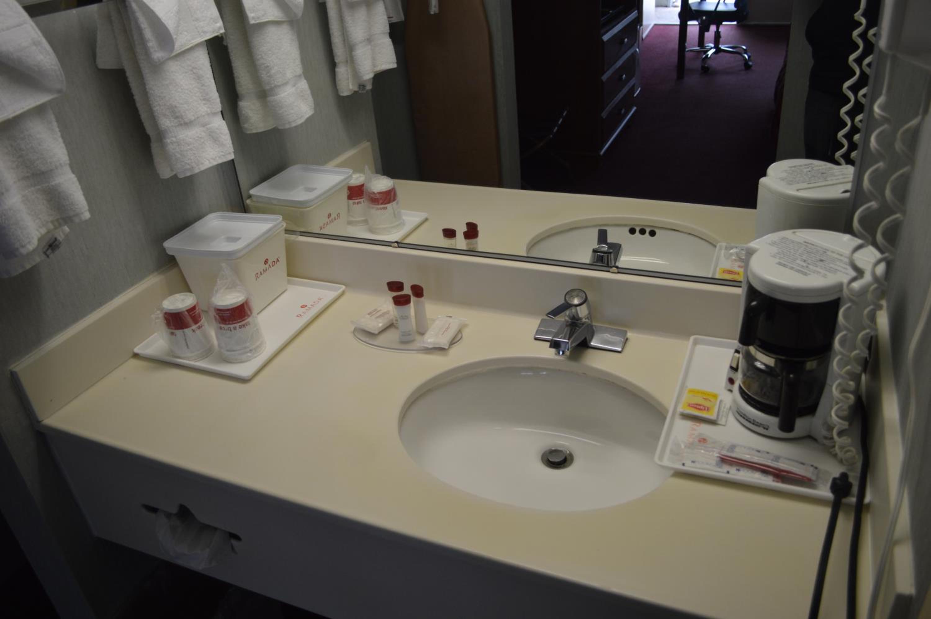 Double Room with Two Double Beds - Non-Smoking - Photo 2