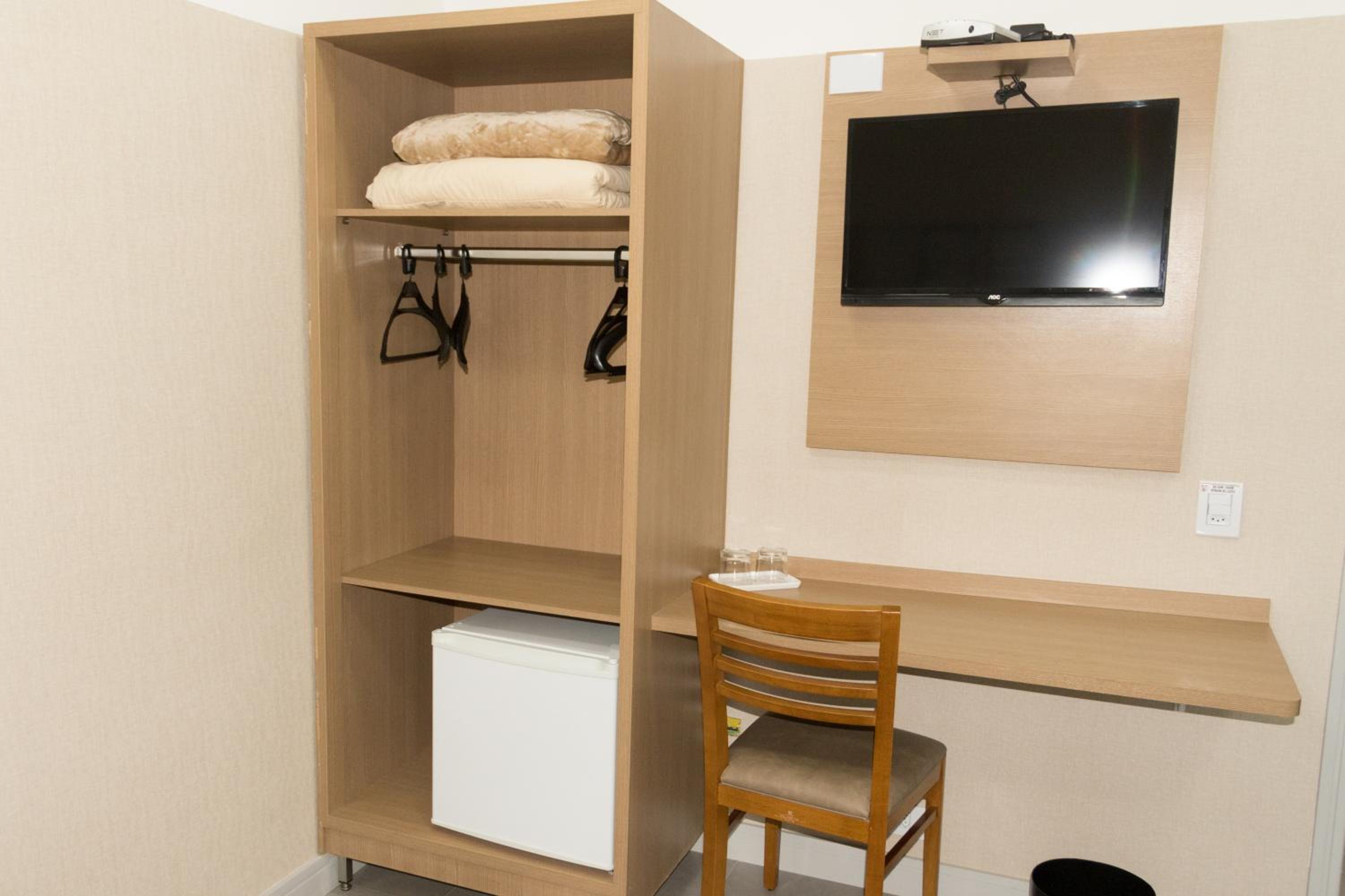 Suite - Photo 12