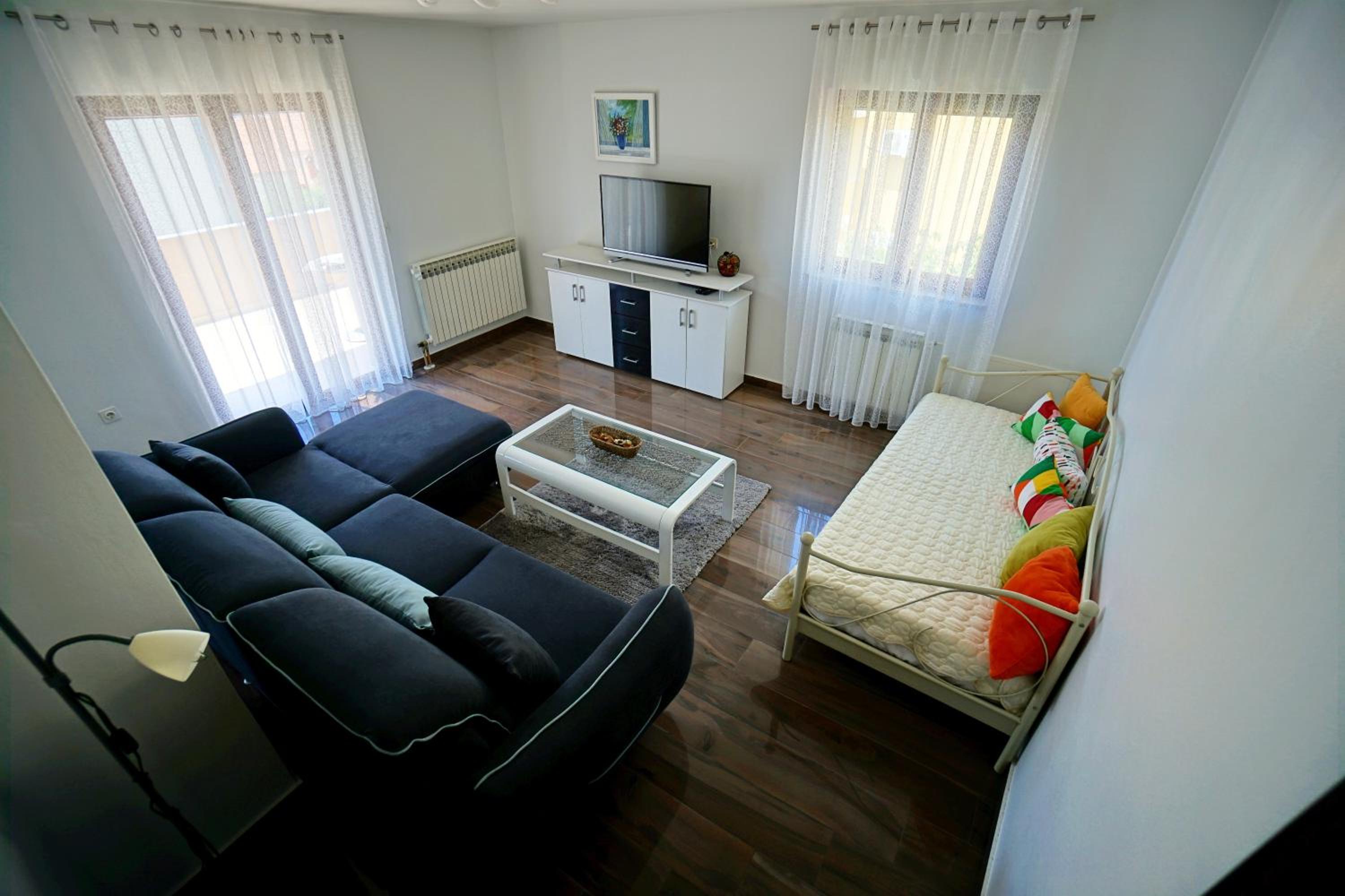 Two-Bedroom Apartment (3 Adults) photo 2