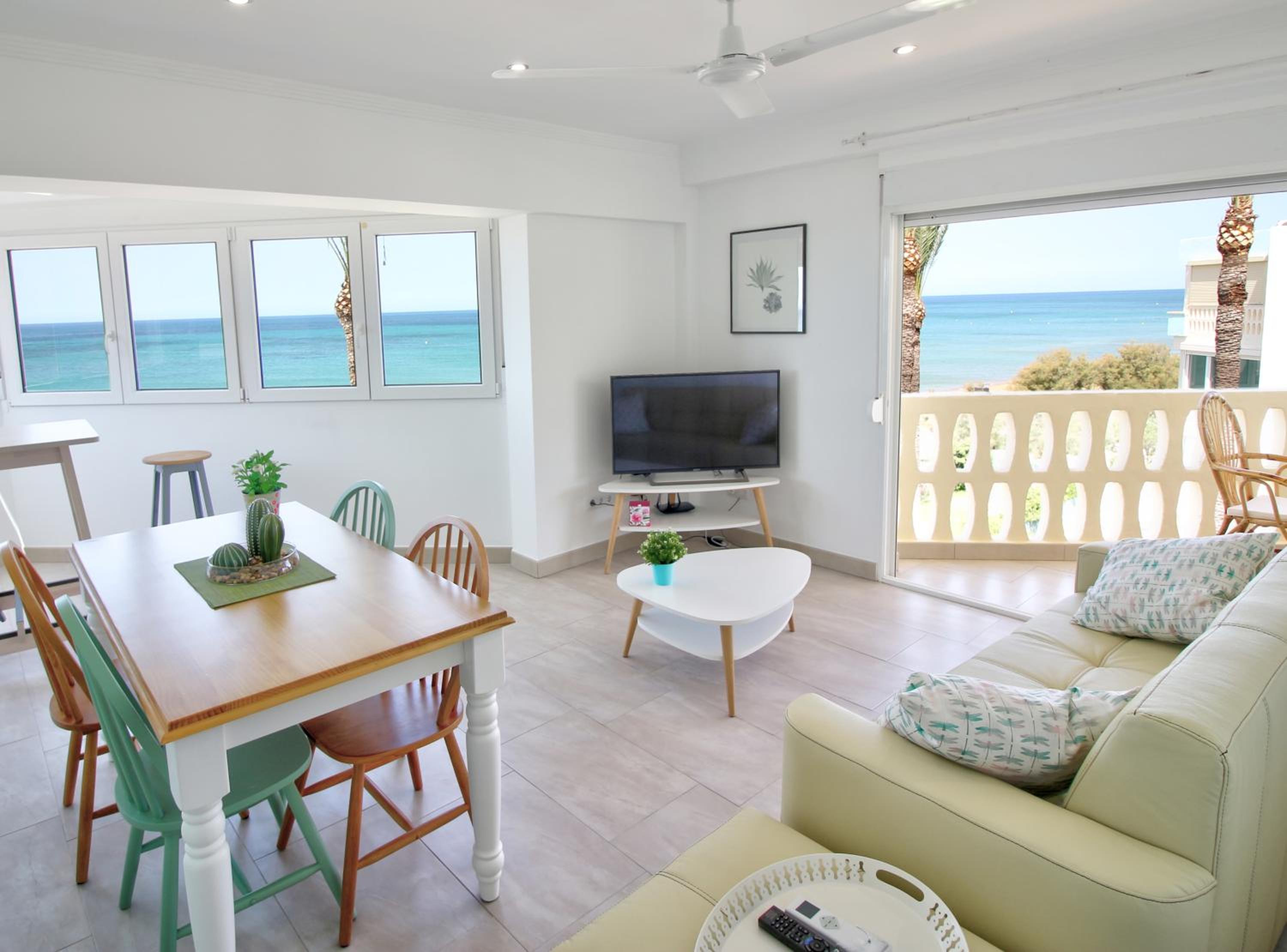 Apartamento de dos habitaciones con vista panorámica al mar - B15