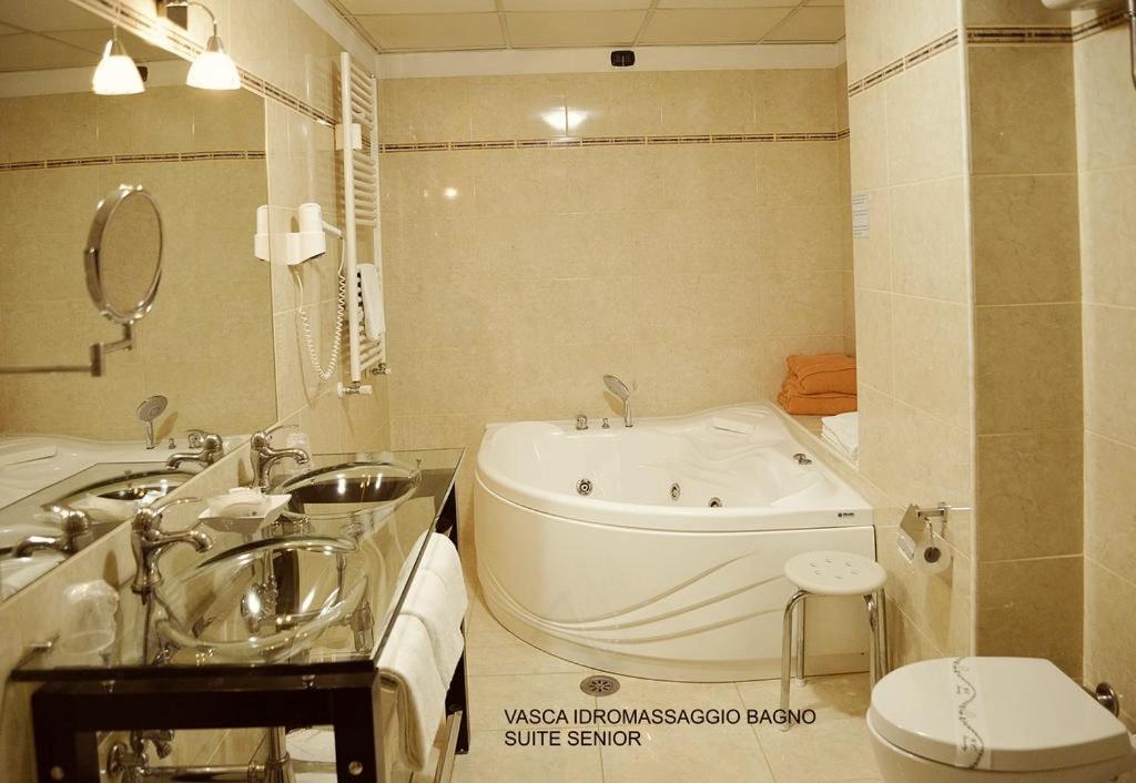 Suite - Photo 4