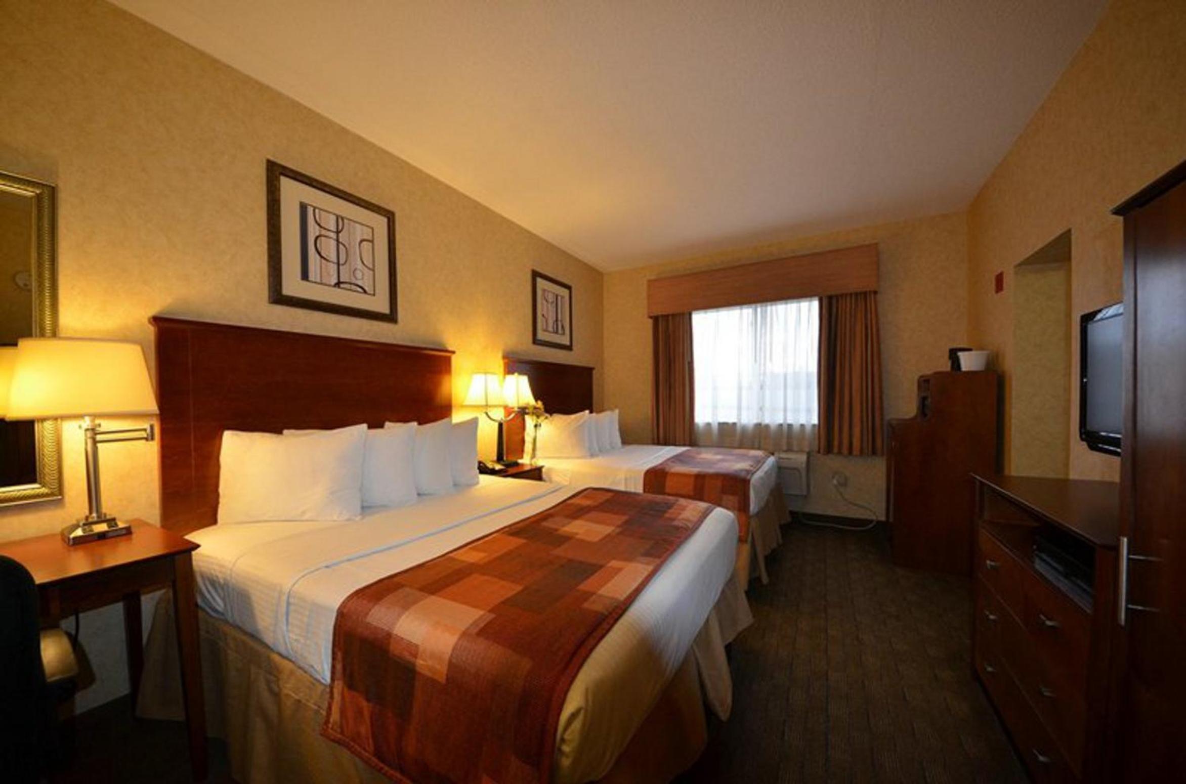Queen Room with Two Queen Beds - Disability Access - Photo 1