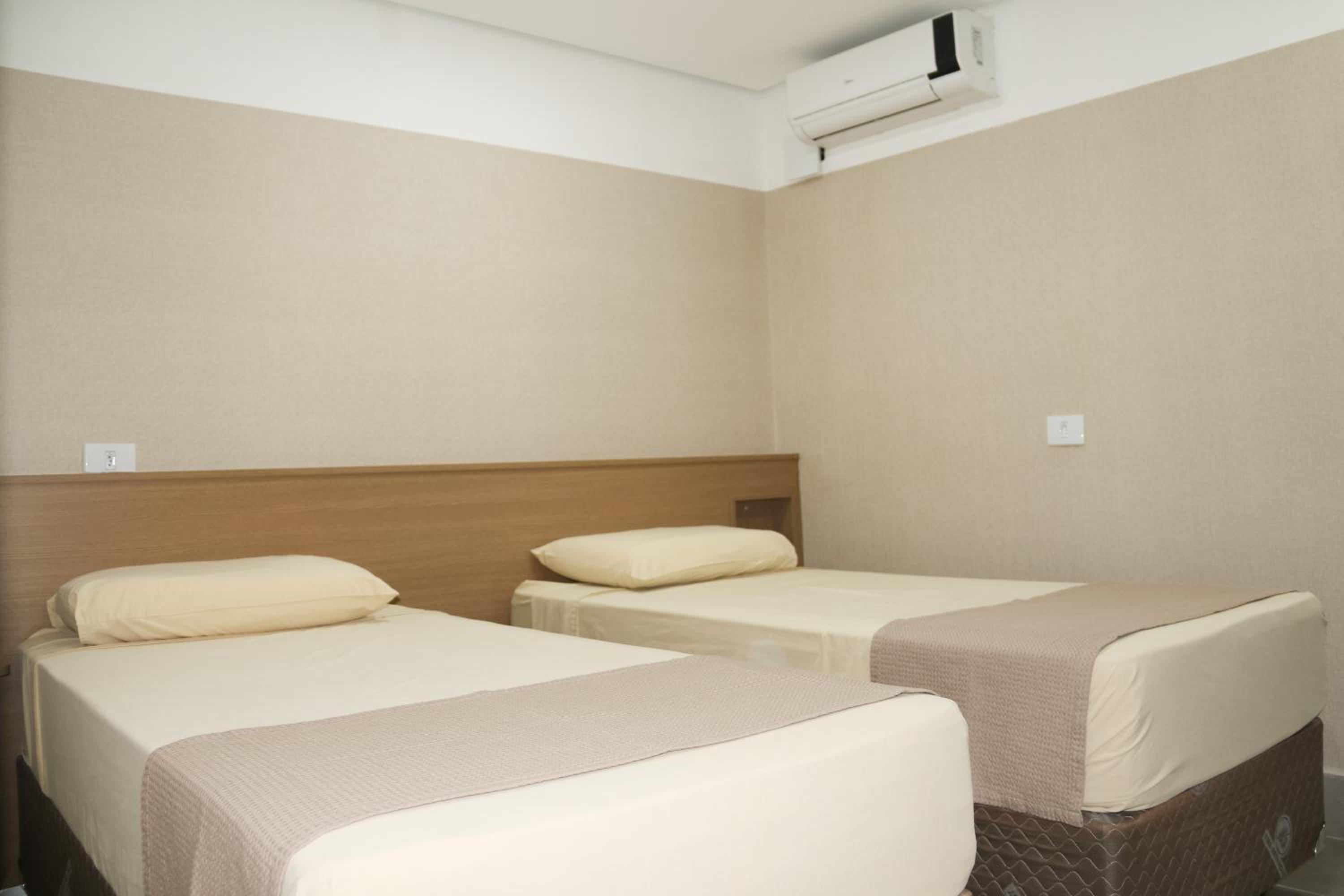 Economy Twin Room - Photo 3
