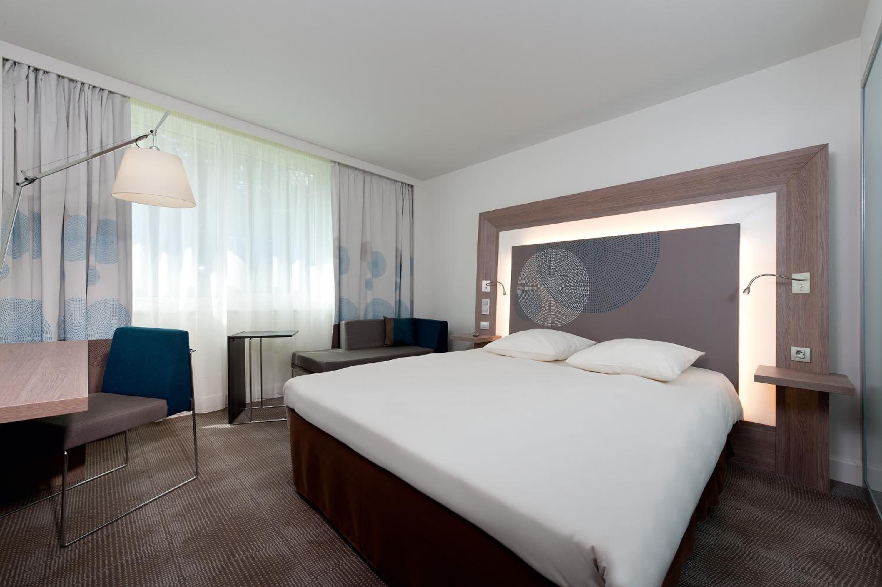 Classic Room With 1 Double Bed And 2 Single Beds - Photo 5