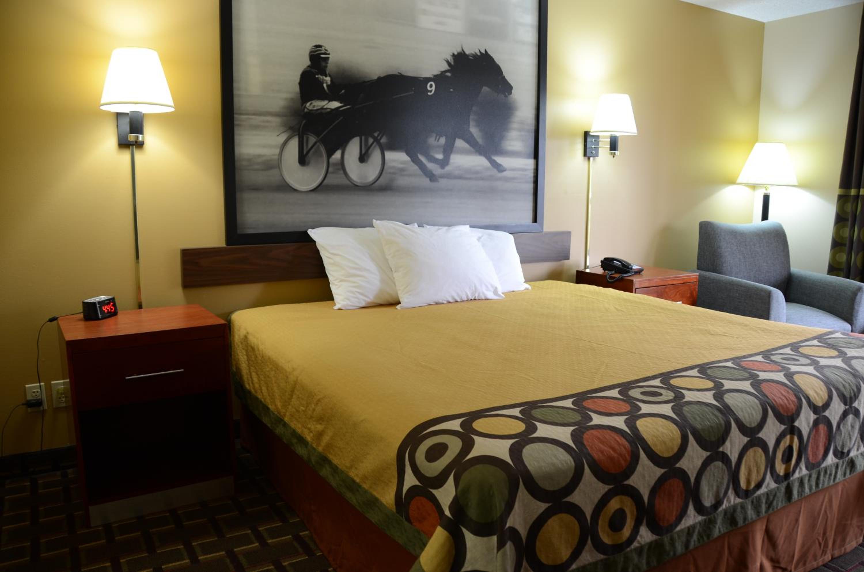 King Room - Non-Smoking - Photo 6