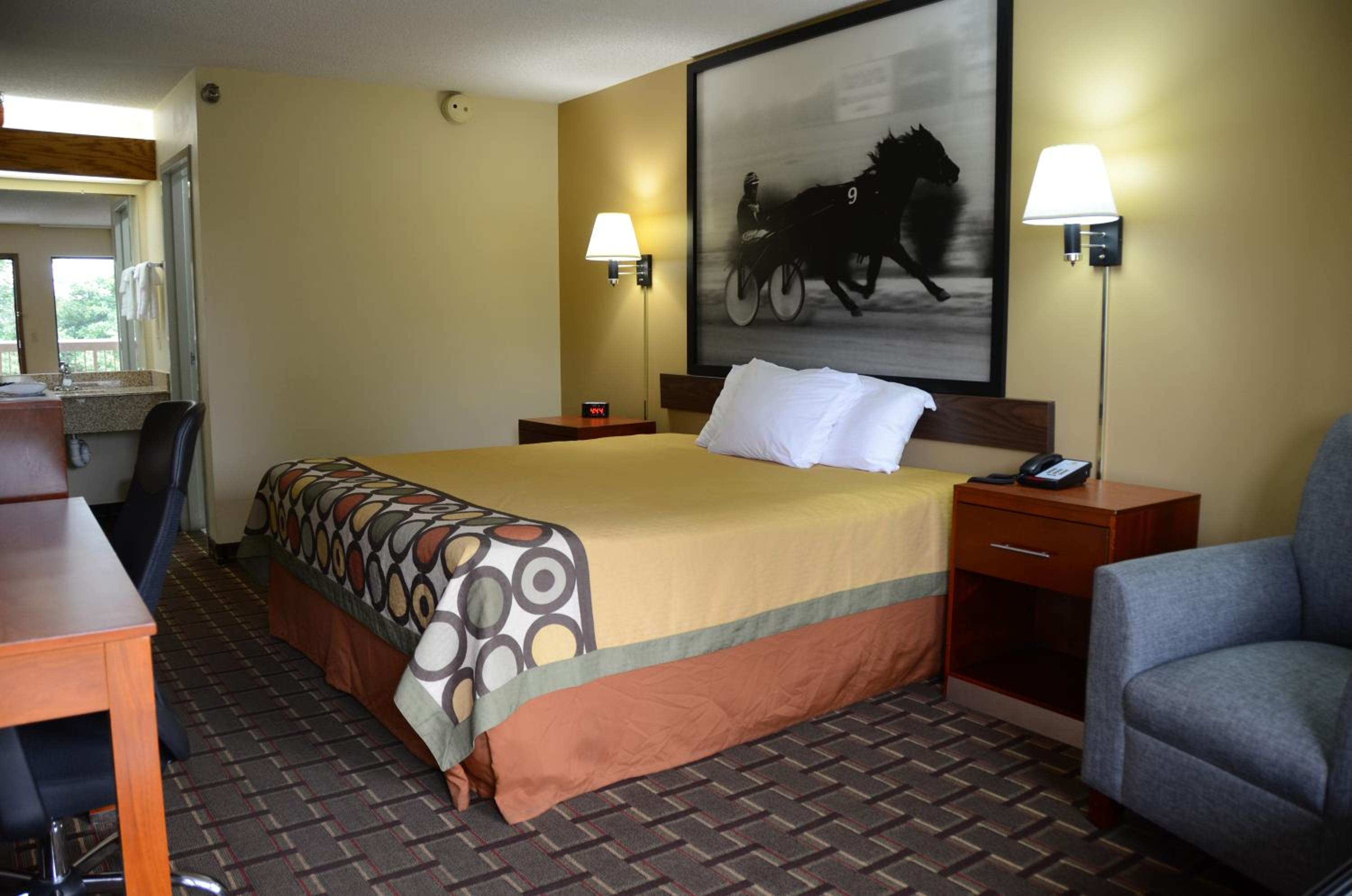 King Room - Non-Smoking - Photo 8