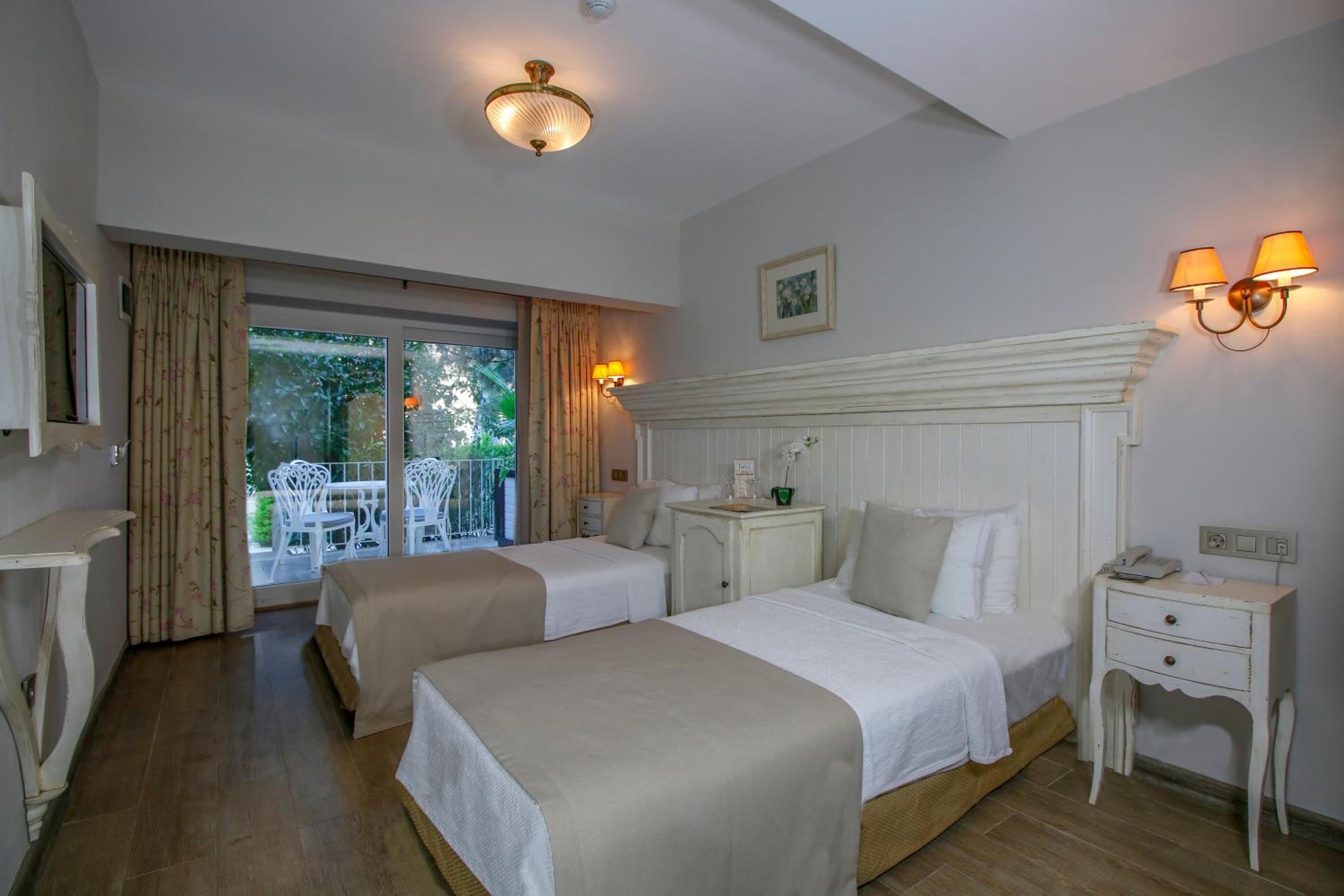 Standard Double Room - Photo 5