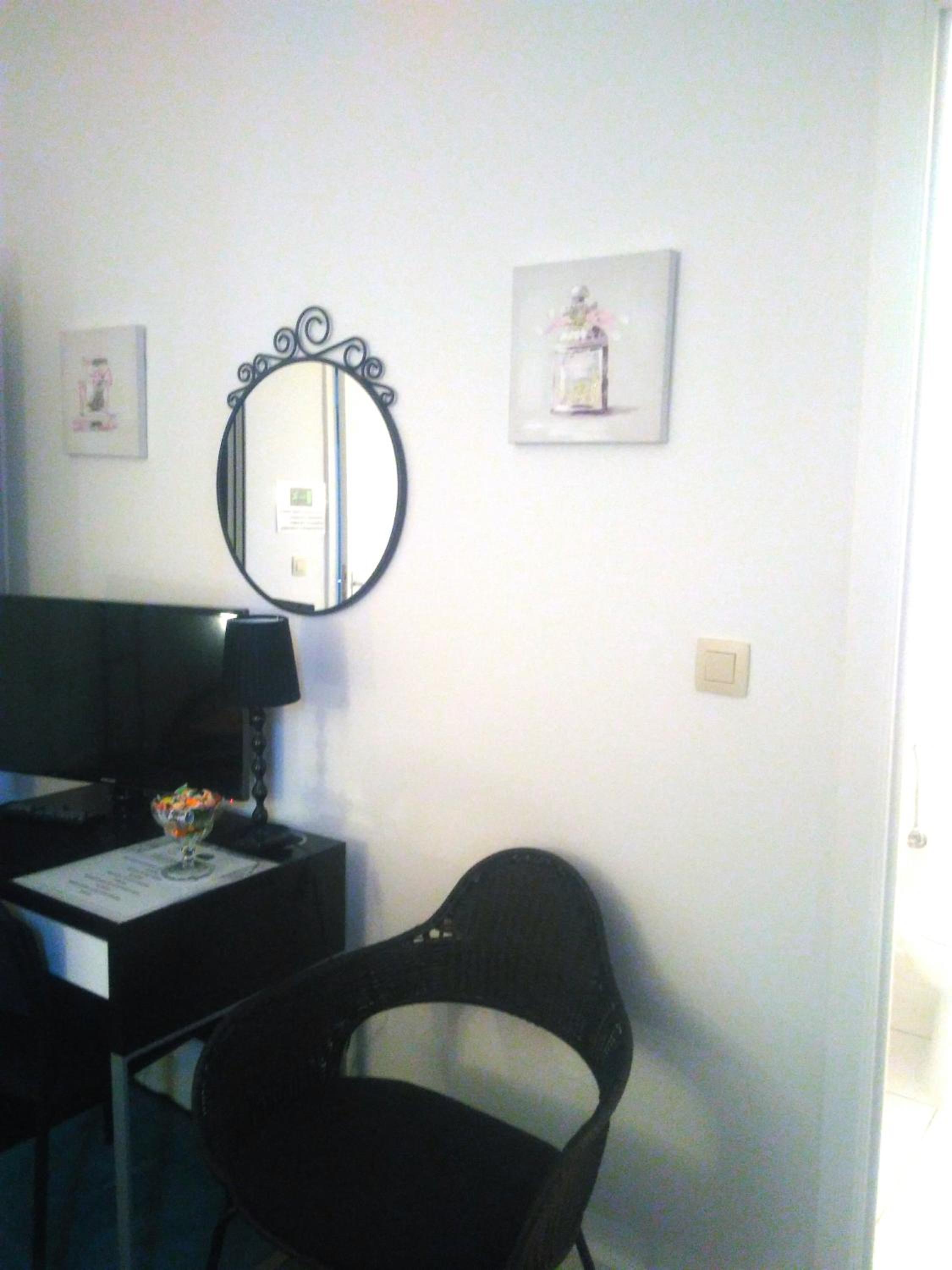 Twin Room with Bath - Photo 10