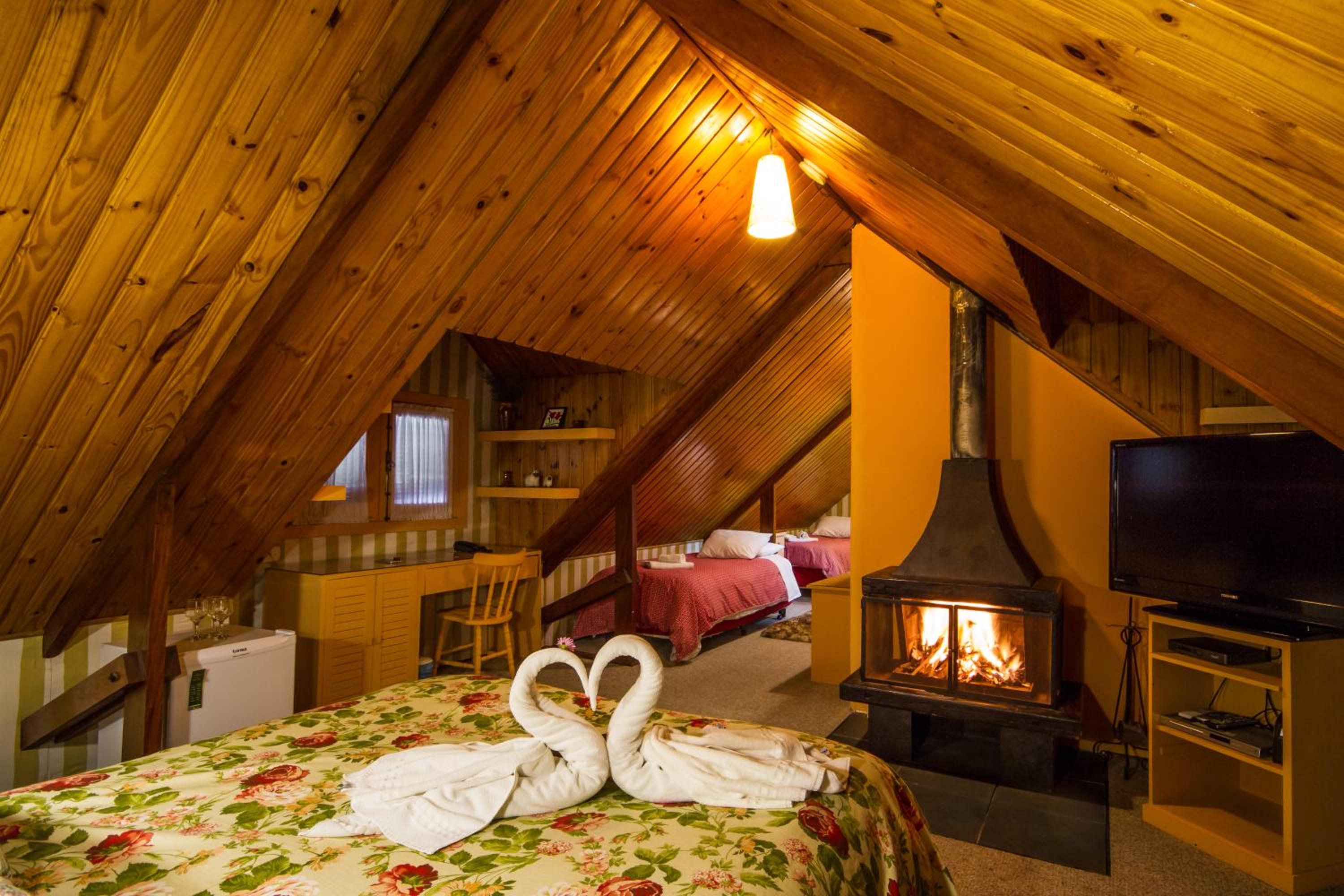 Deluxe Chalet with Bath and Fireplace - Photo 3