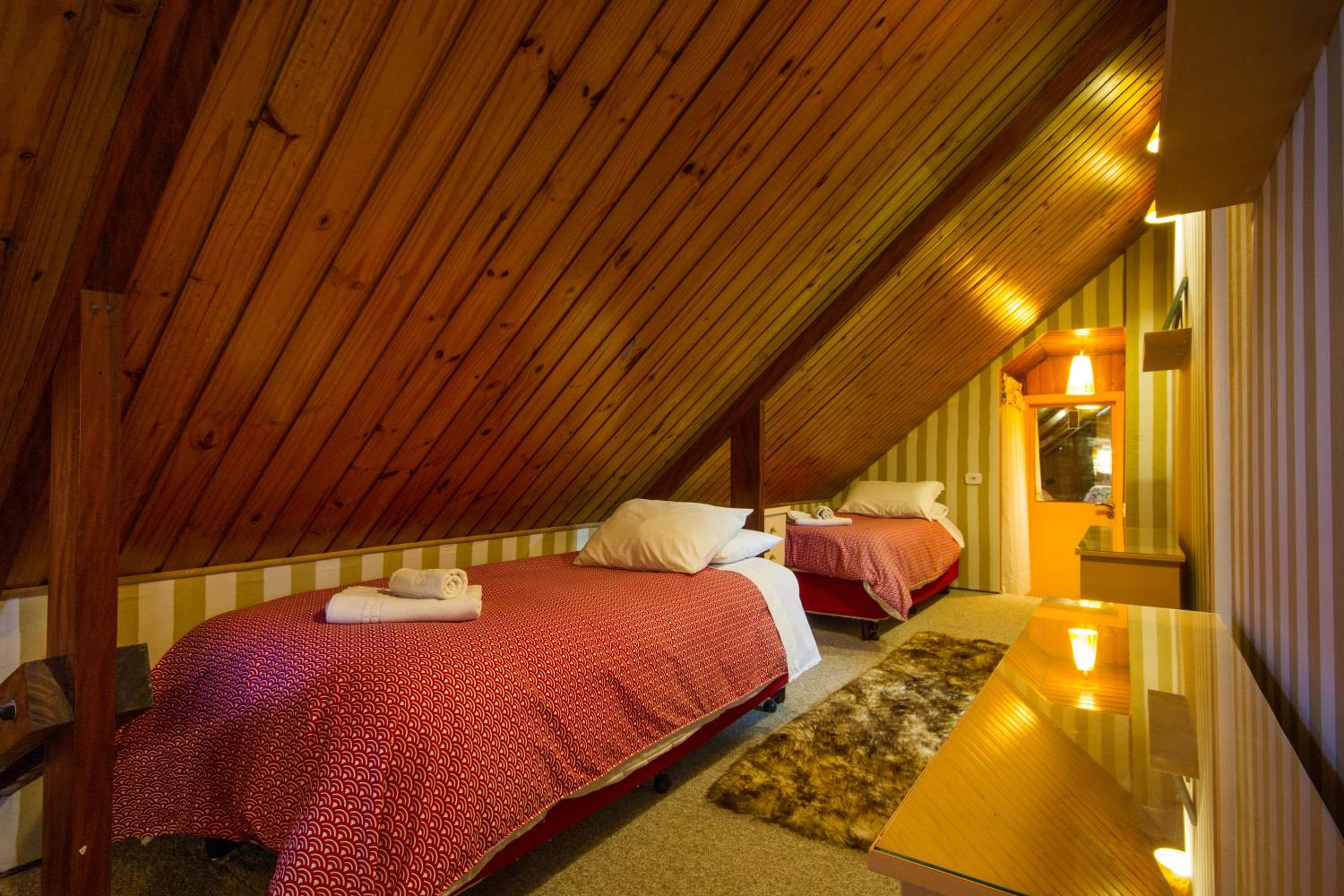 Deluxe Chalet with Bath and Fireplace - Photo 5