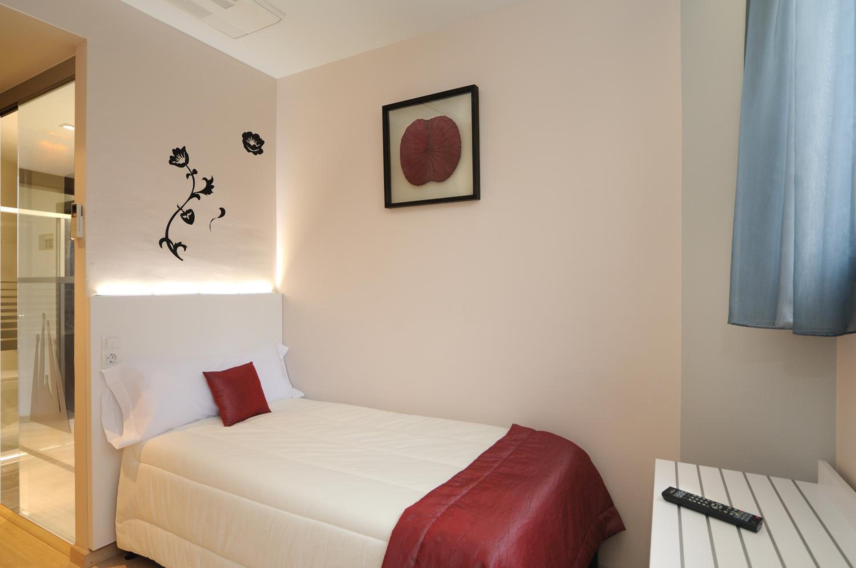 Single Room photo 3