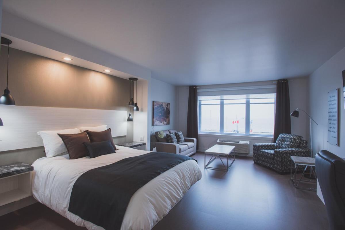 Suite with Lake View - Photo 1