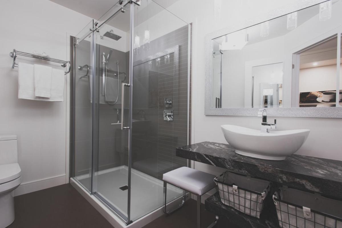 Suite with Lake View - Photo 4