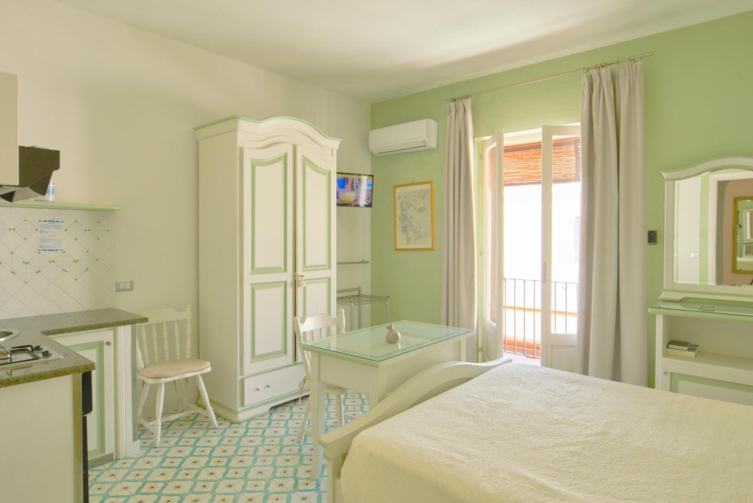 Studio (2 Adults) - Photo 2