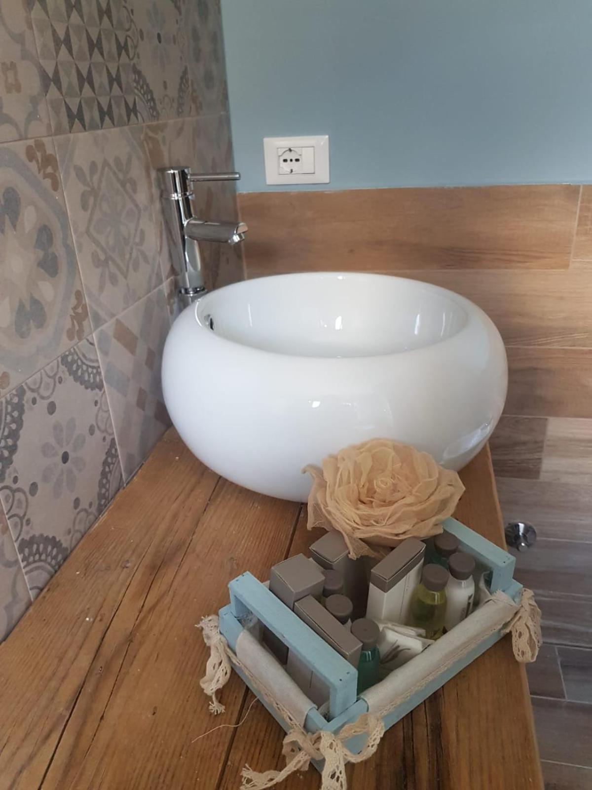 Double Room with Private Bathroom - Photo 19
