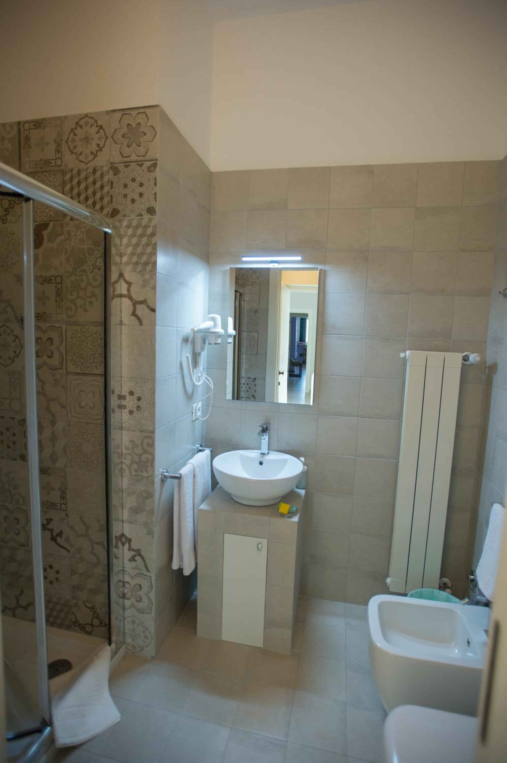 Quadruple Room with Balcony - Photo 3