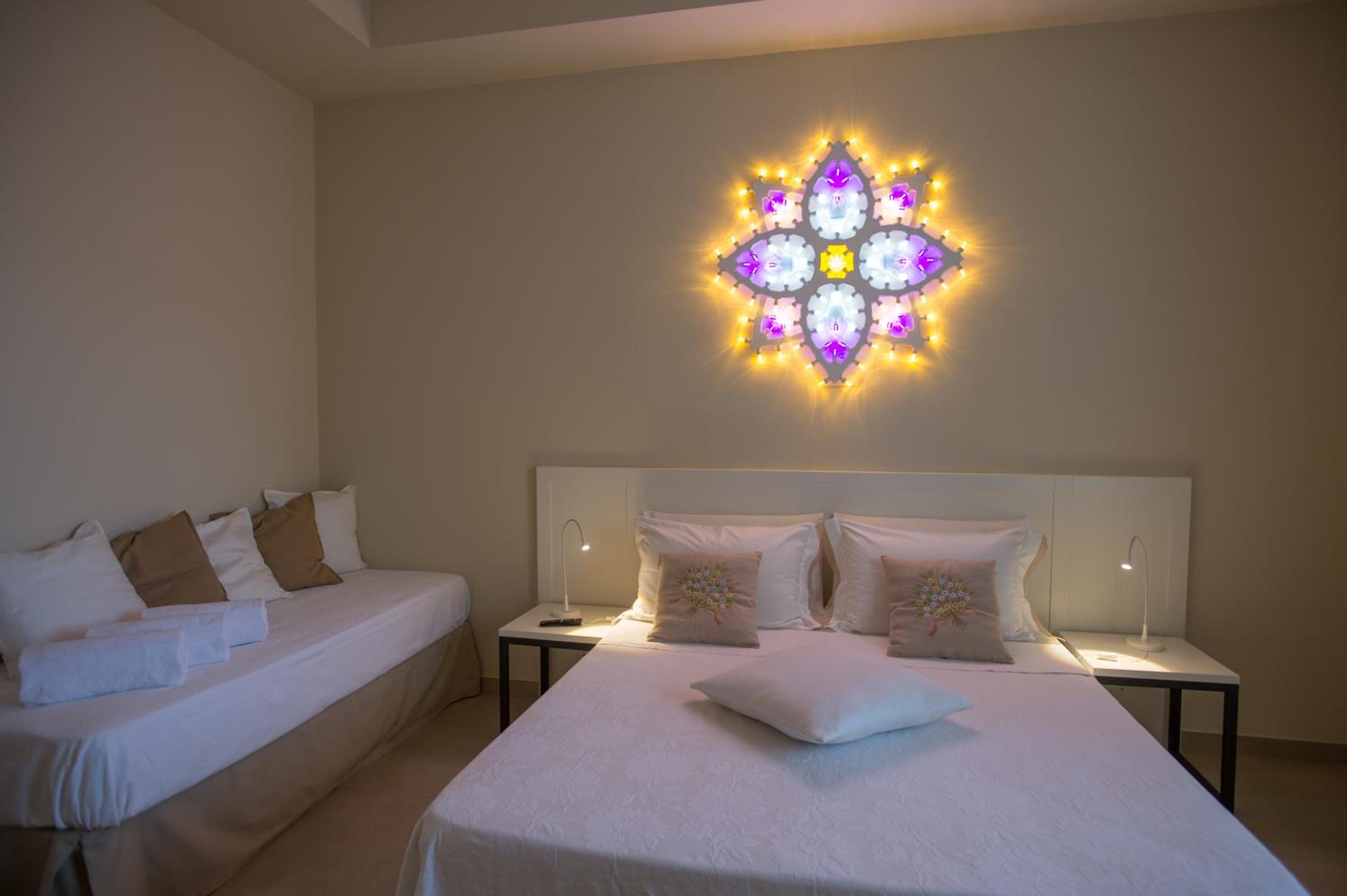 Quadruple Room with Balcony - Photo 4