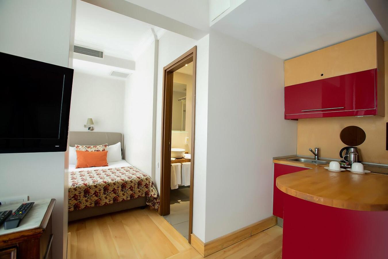 Suite with Kitchenette photo 2