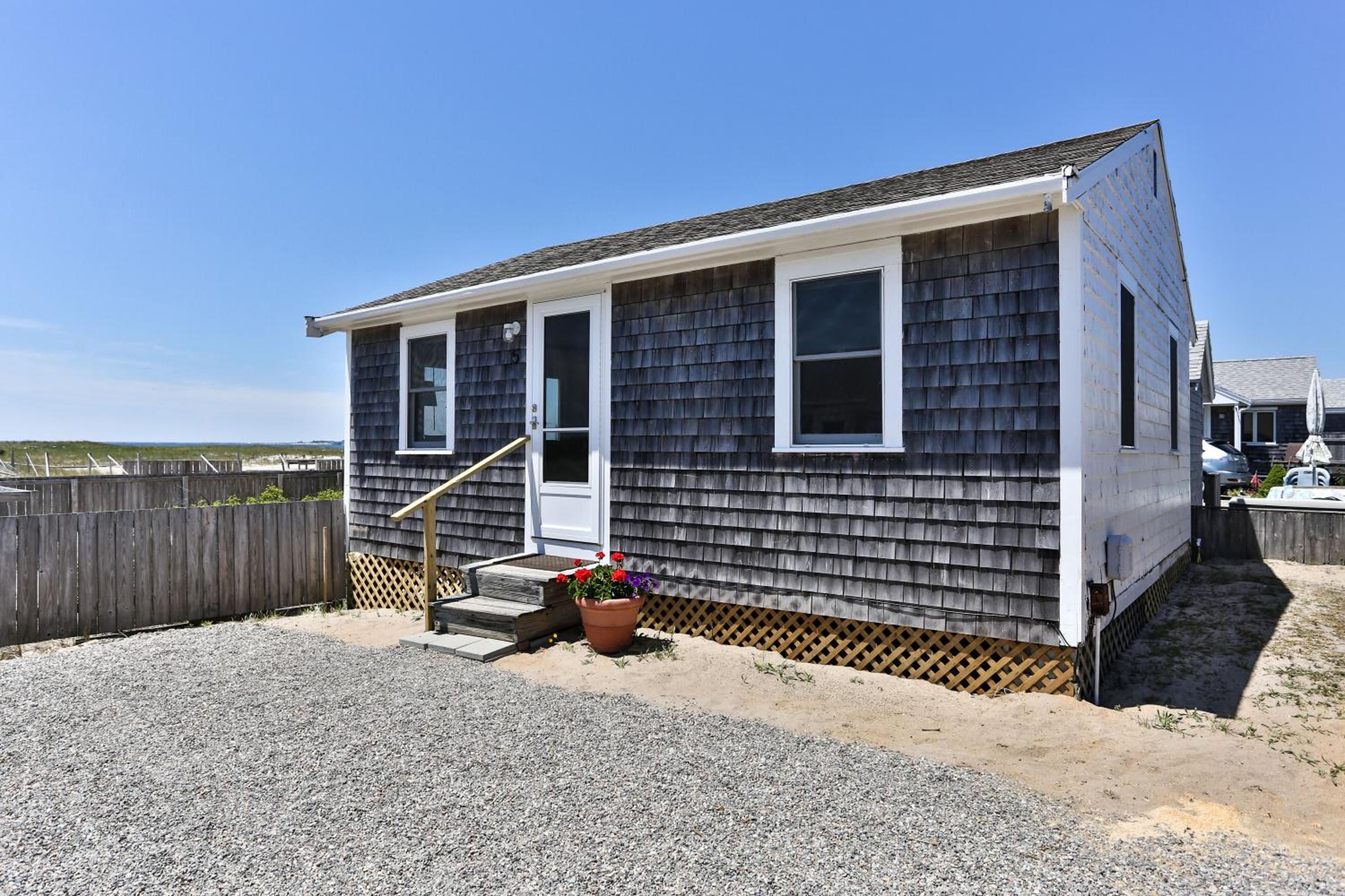 Cottage 5 - Two-bedroom  photo 2