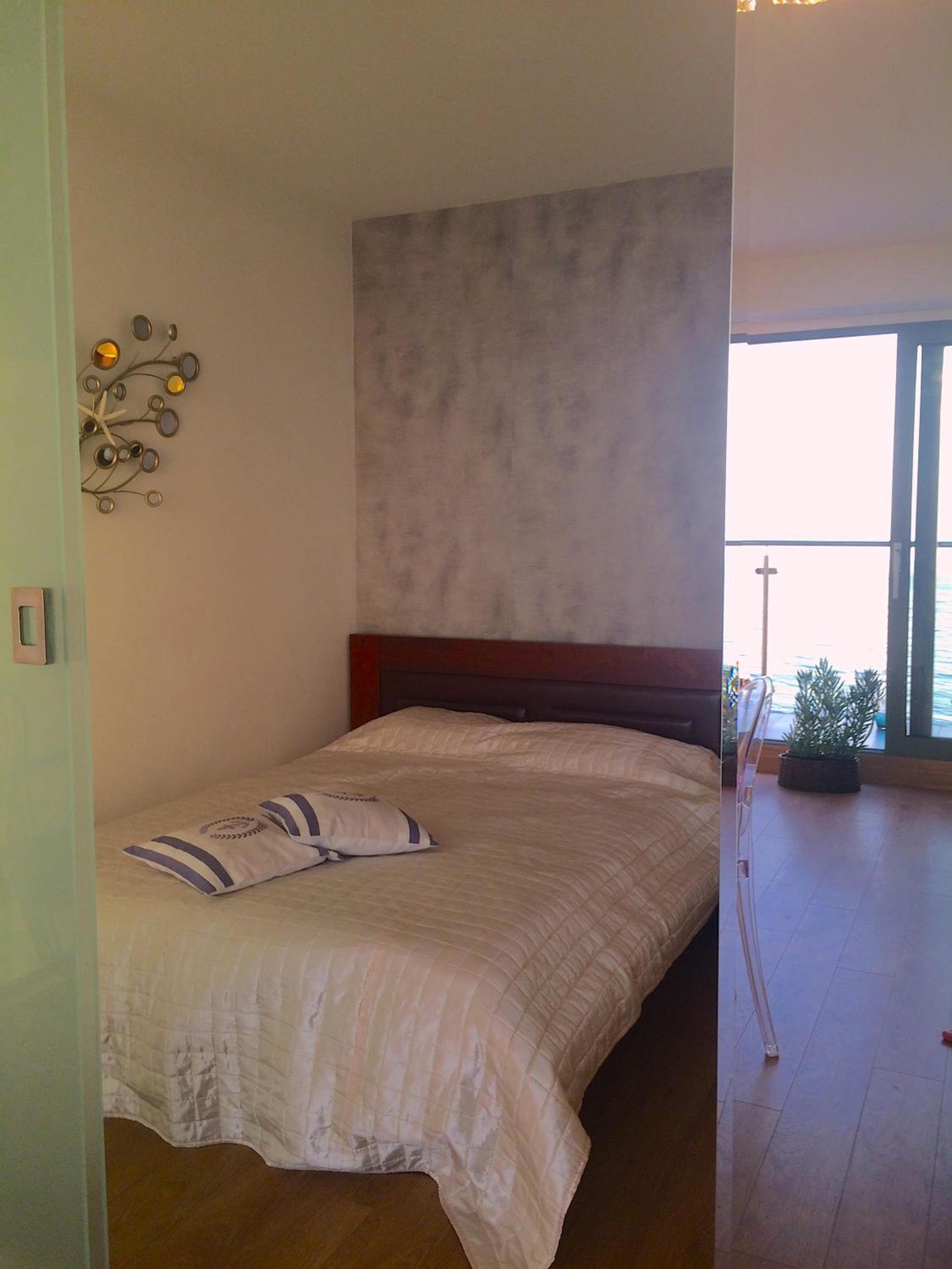 Deluxe Apartment with Balcony and Sea View photo 3