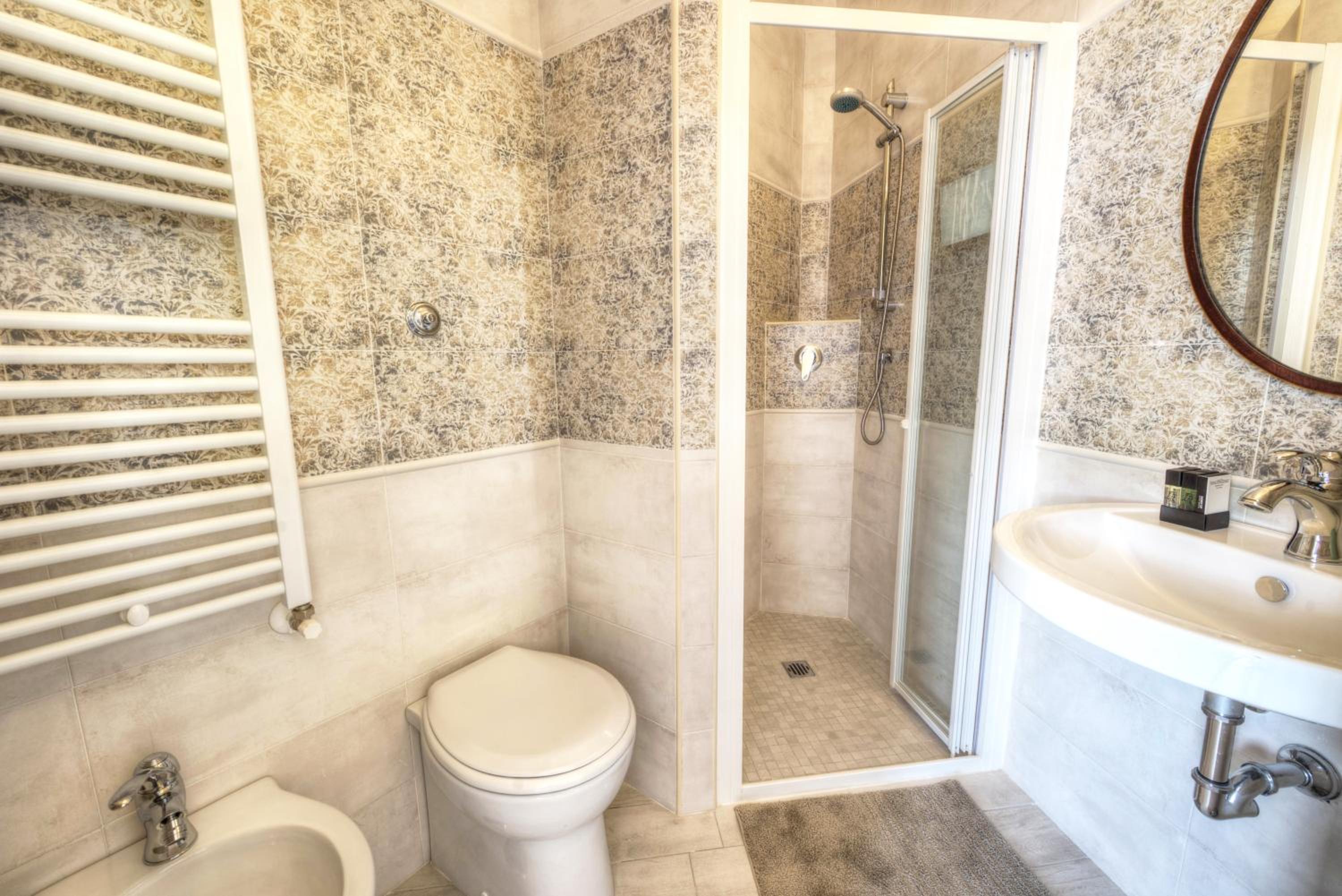 Double Room with Balcony - Photo 2