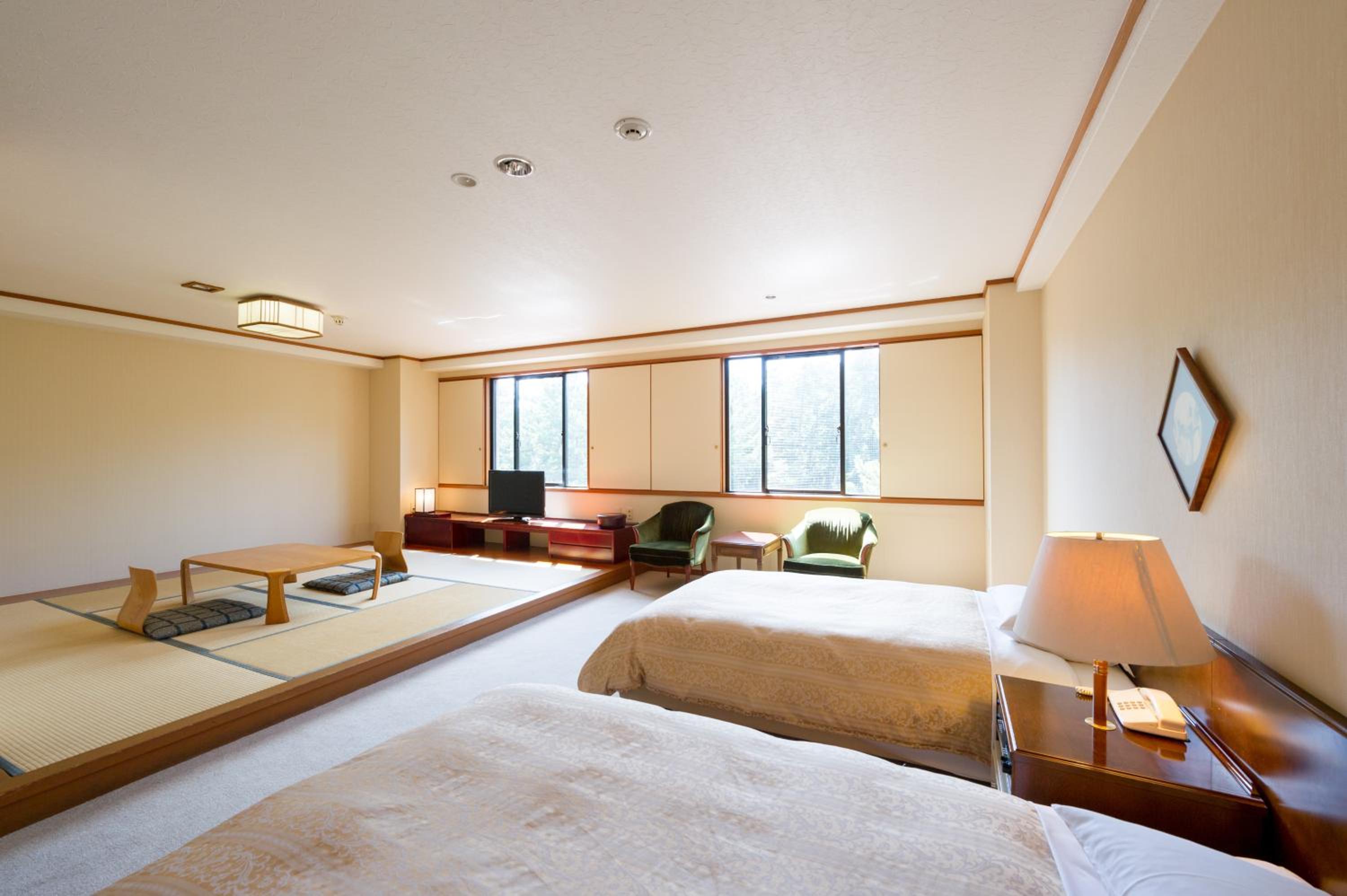 Family Room - Non-Smoking - Photo 1