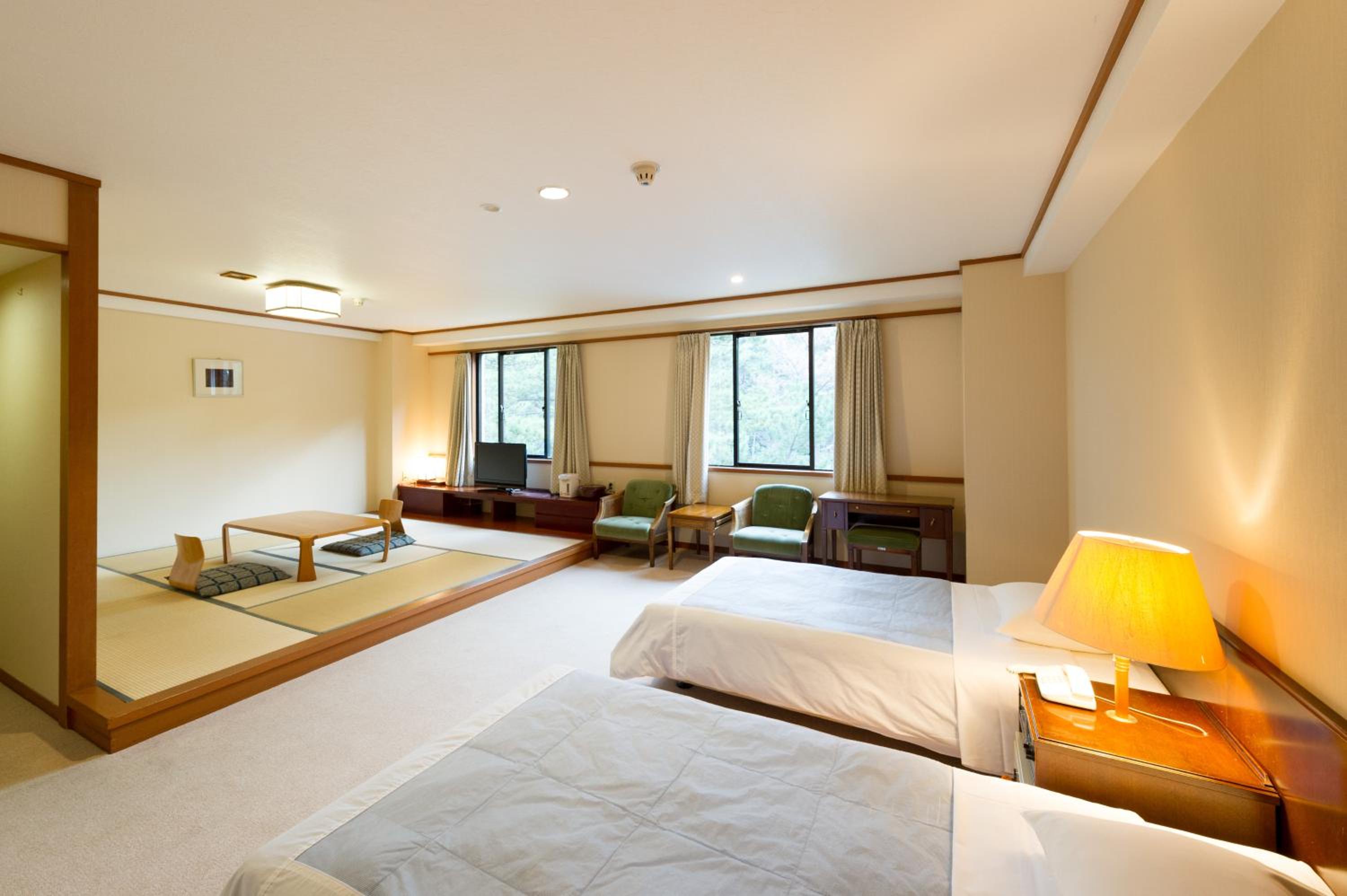 Family Room - Non-Smoking - Photo 8