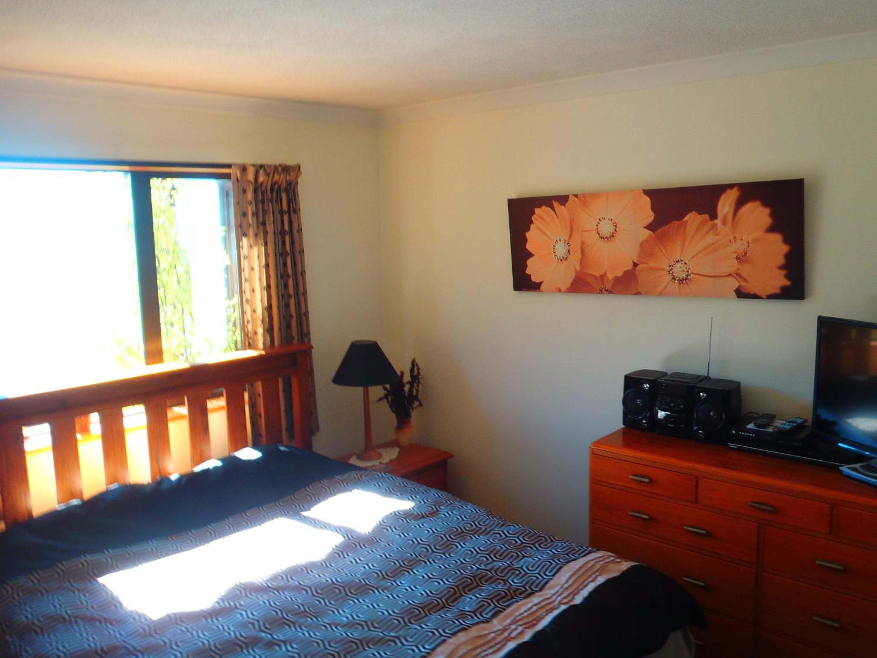 Four-Bedroom House - Photo 8