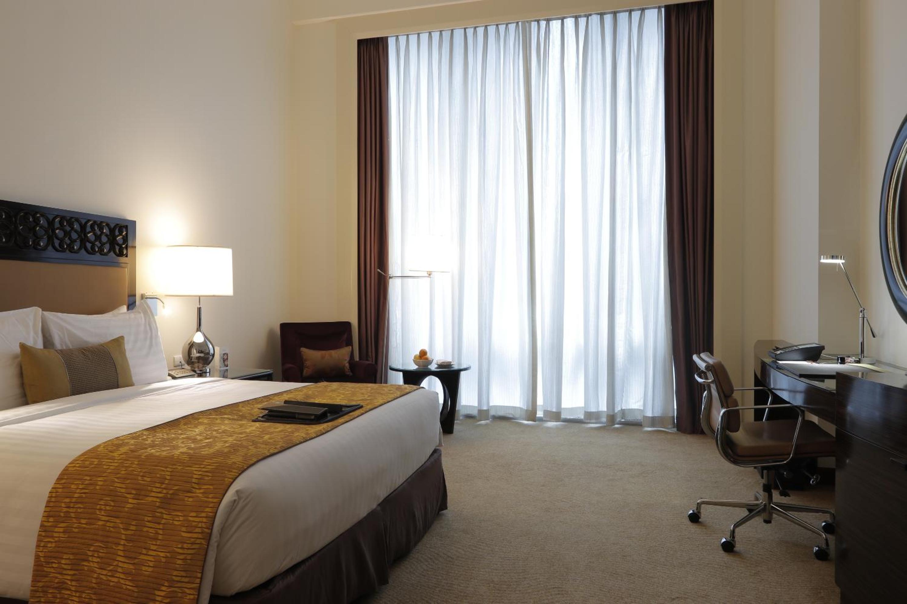 Deluxe Corner King Room photo 2