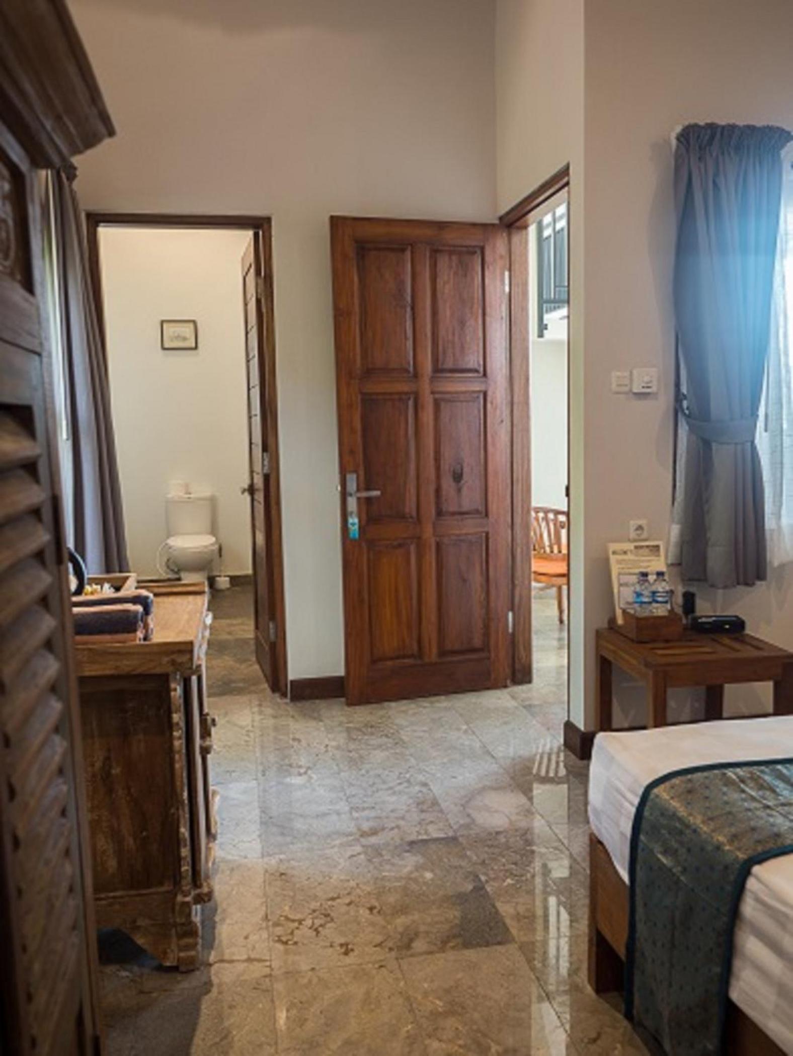 Corner Twin Room - Photo 16