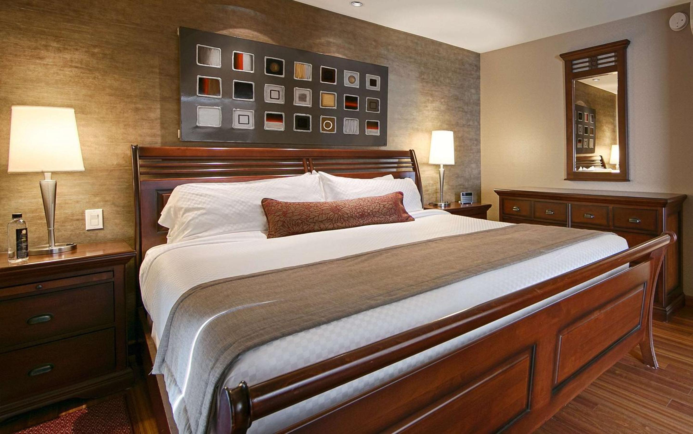 Bed & Sleeping Area