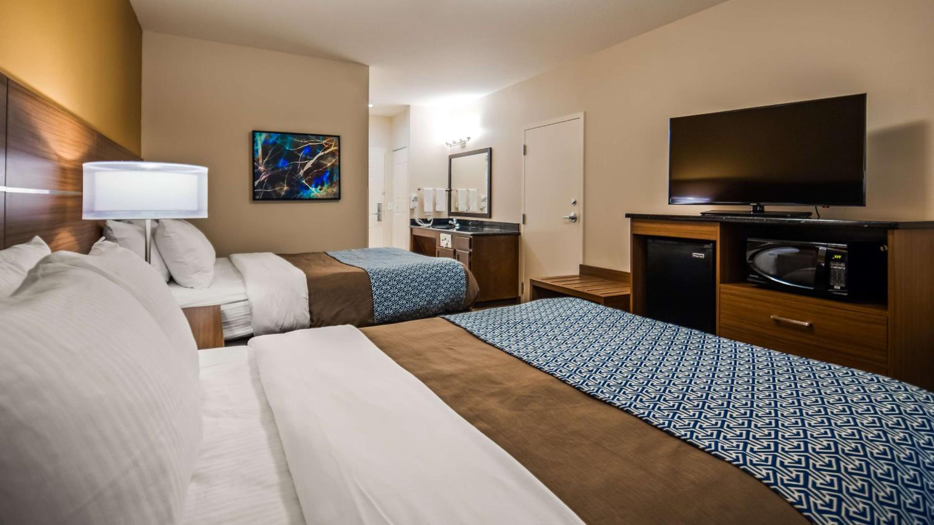 Queen Room with Two Queen Beds and Roll-In Shower - Disability Access/Non-Smoking - Photo 4