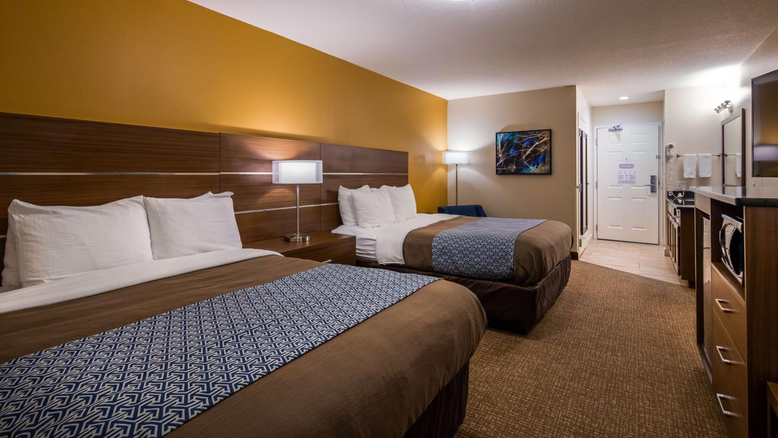 Queen Room with Two Queen Beds and Roll-In Shower - Disability Access/Non-Smoking - Photo 1