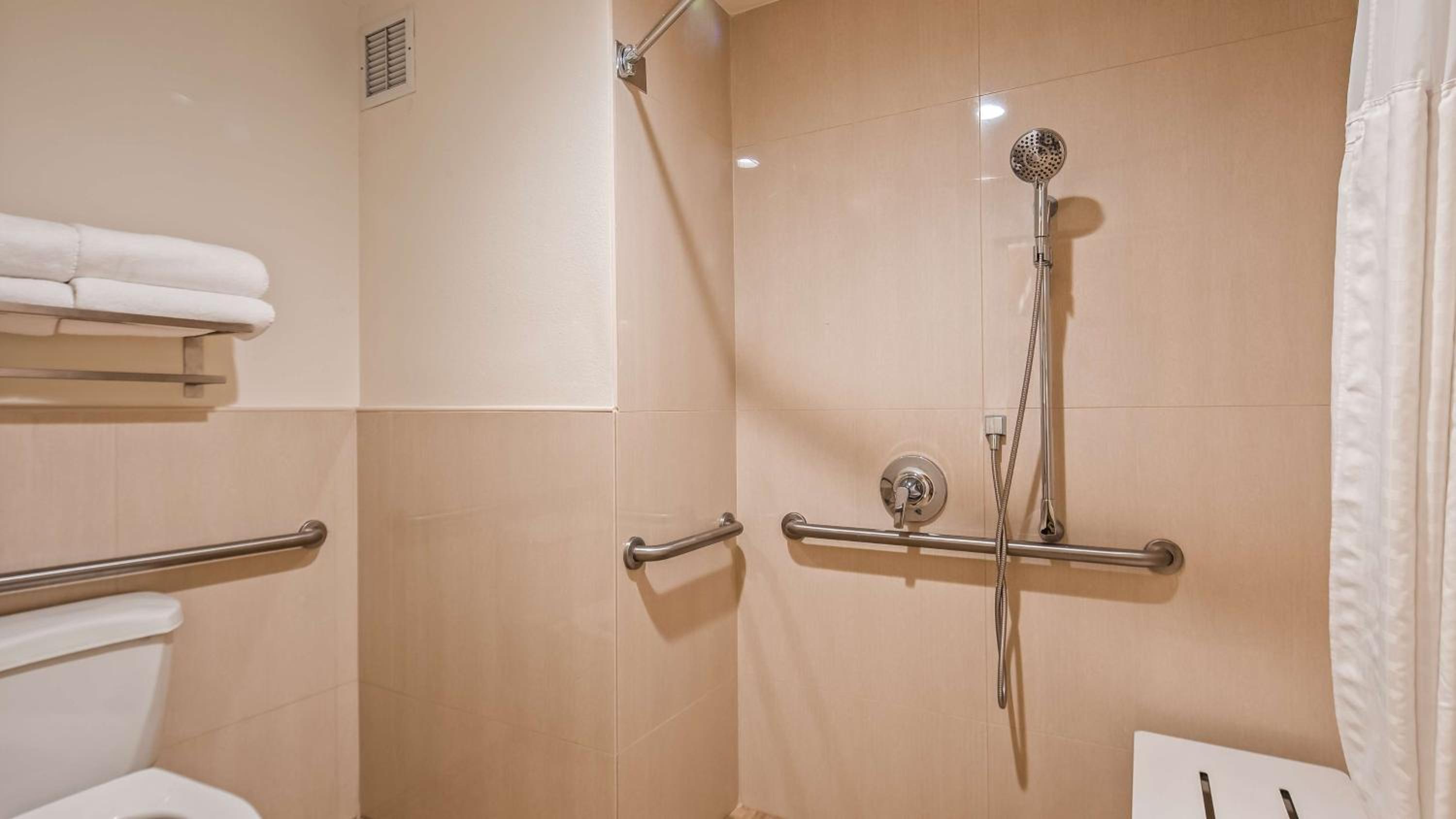 Queen Room with Two Queen Beds and Roll-In Shower - Disability Access/Non-Smoking - Photo 2