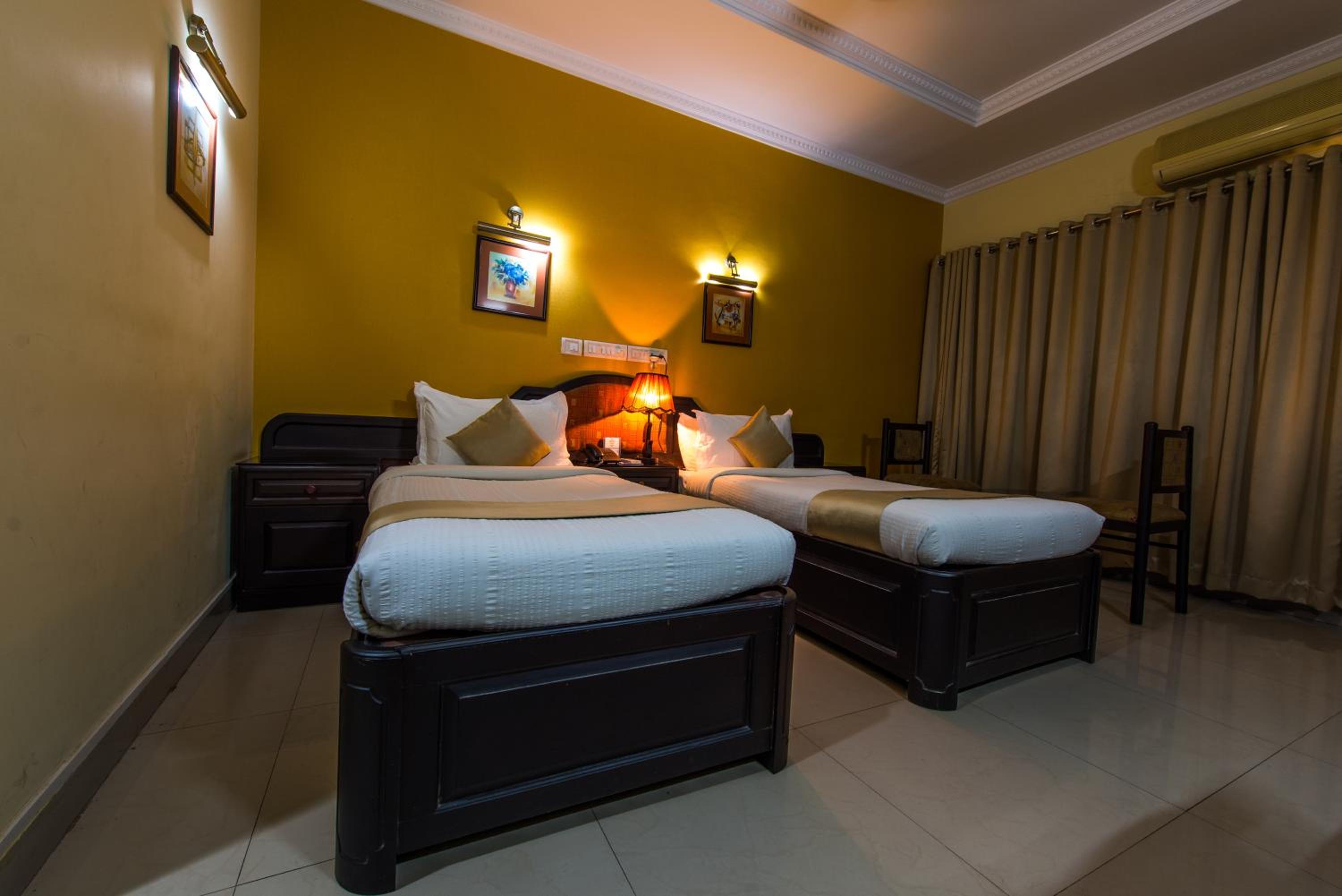 Standard Double Room - Photo 8